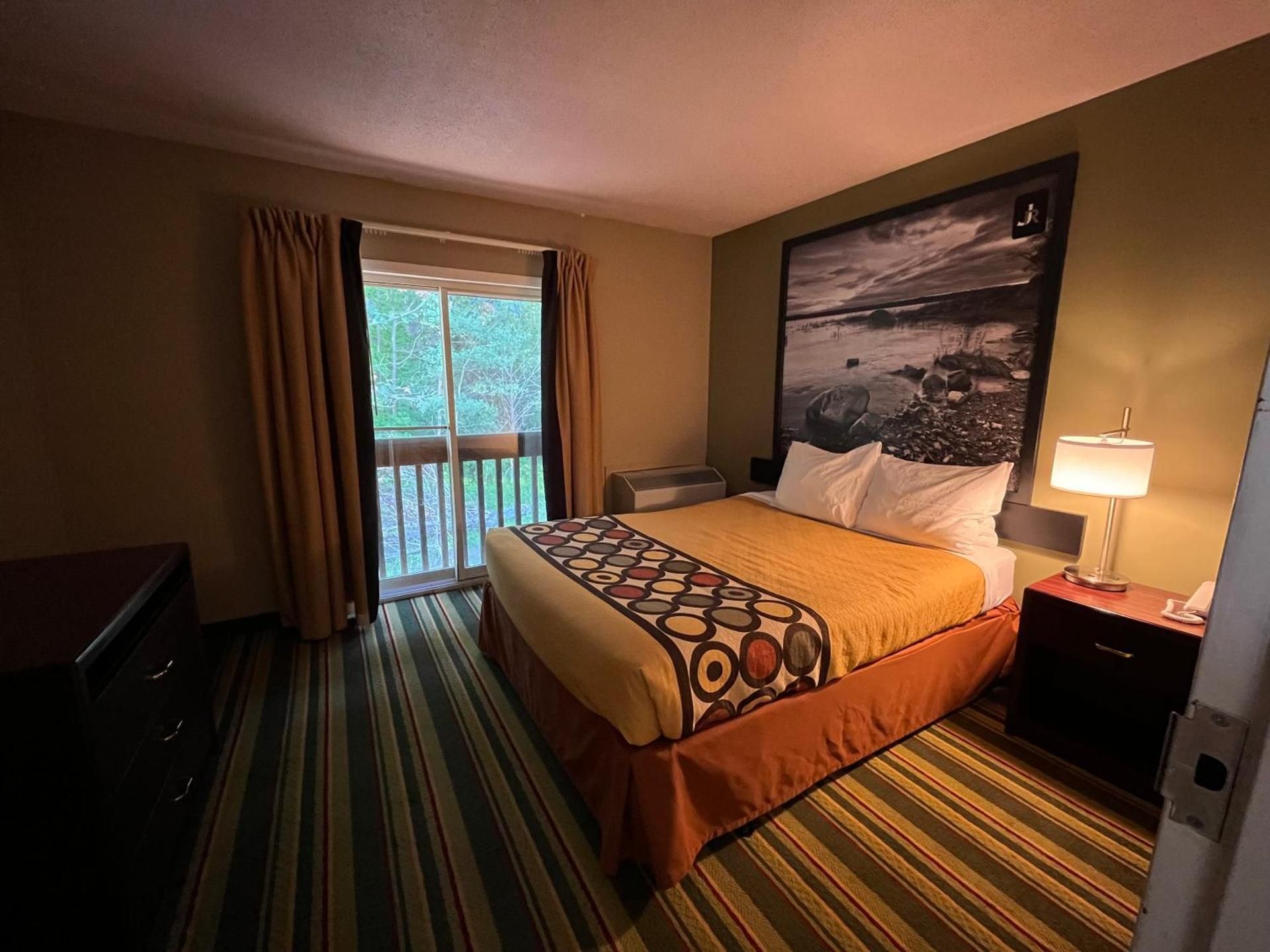 Jolly Roger Inn & Resort Queen Suite
