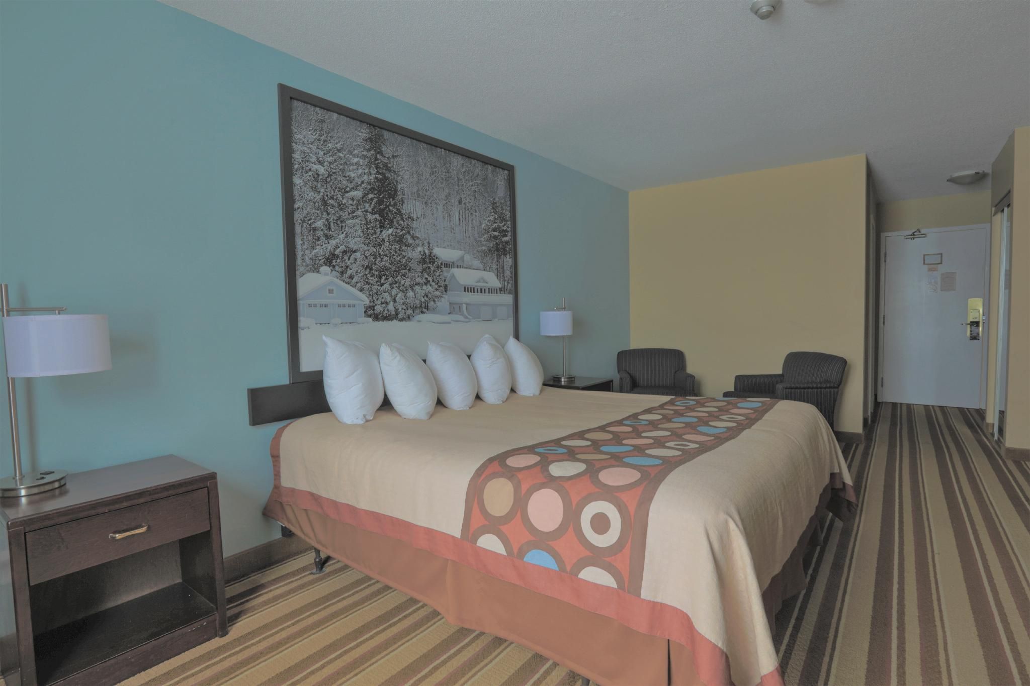 Jolly Roger Inn & Resort Deluxe King 2