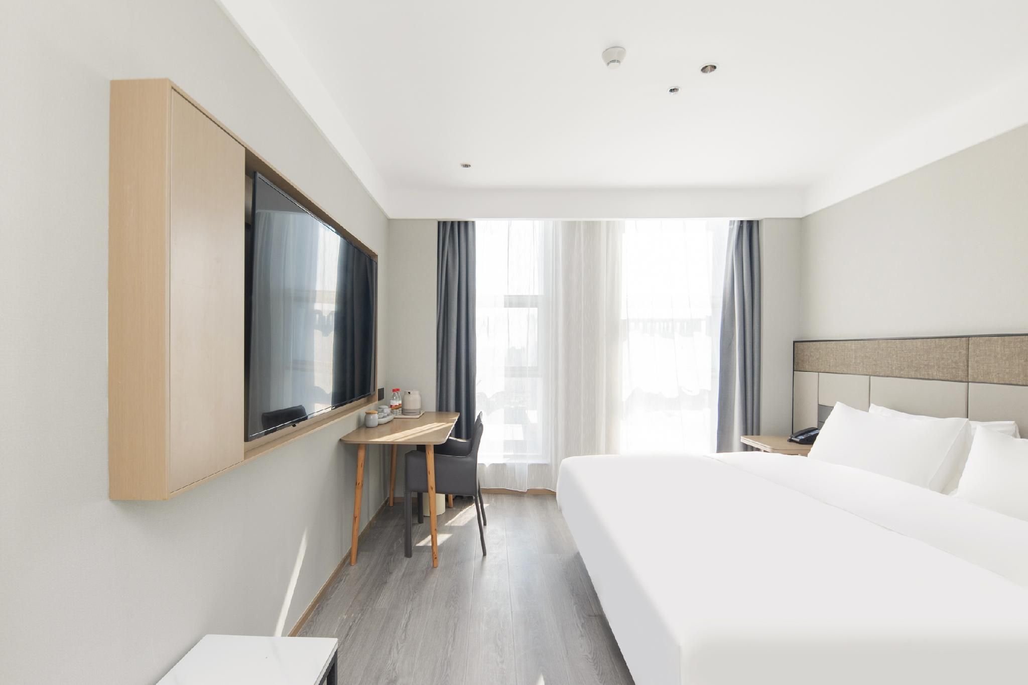 Huazhu - Room With Bed