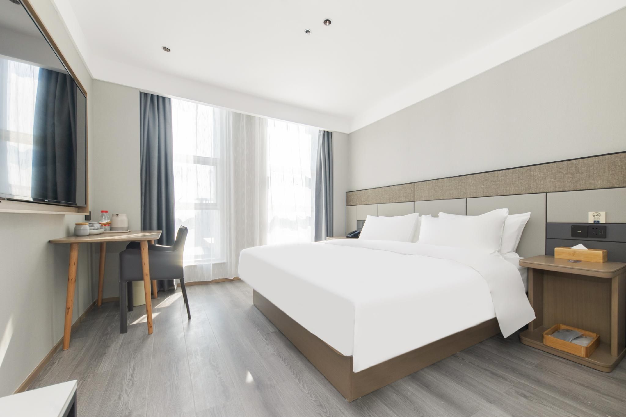 Huazhu - Room With Bed
