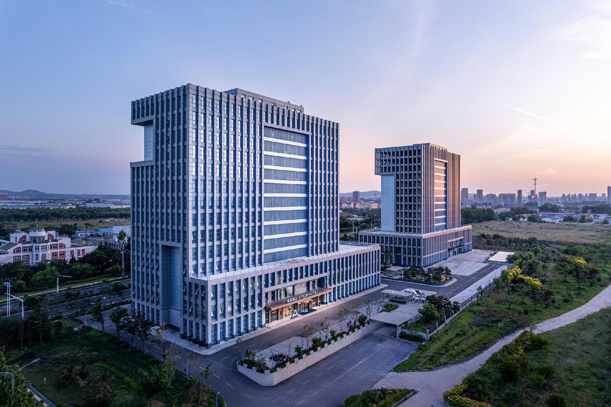 Atour Hotel Yantai Penglai Government Affairs Center