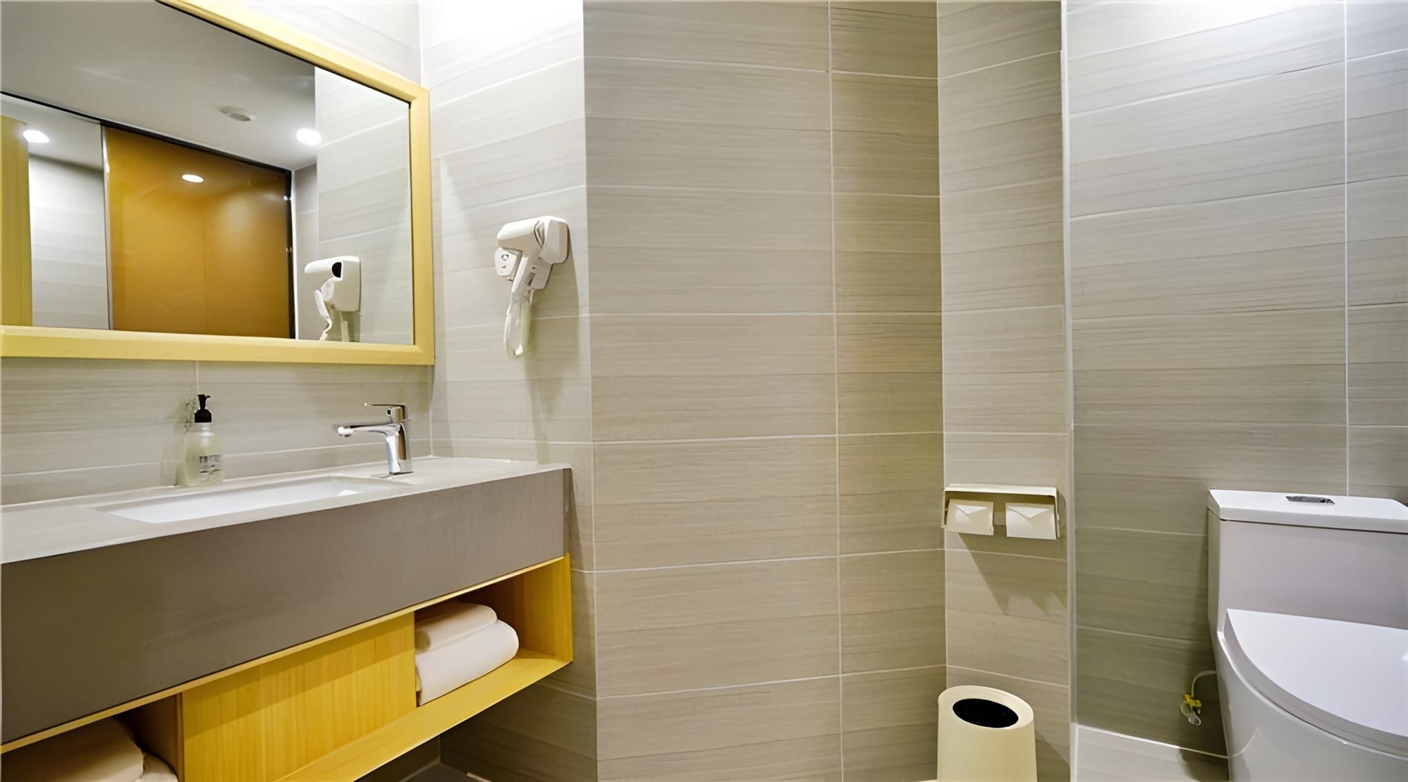 Huazhu - Superior Twin