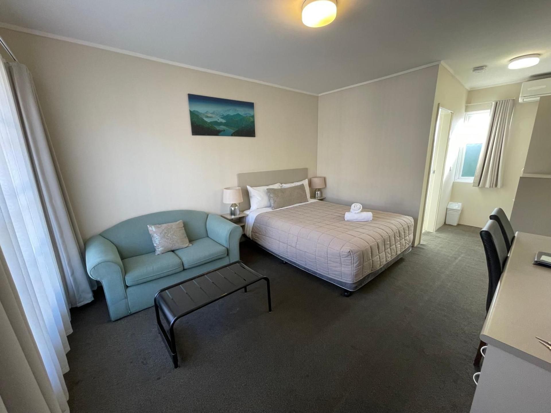 Executive Queen Room - Non-Smoking