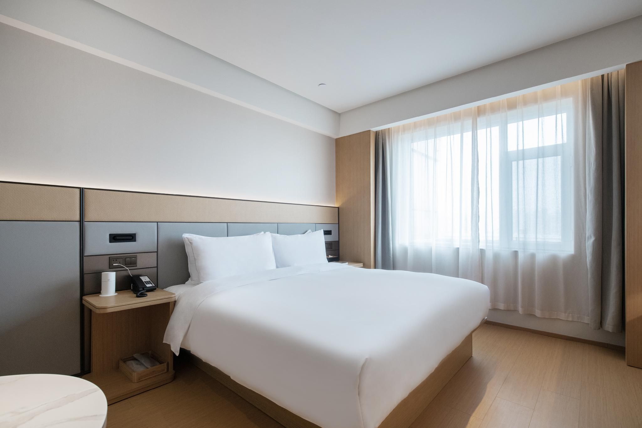 Huazhu - Room With Bed