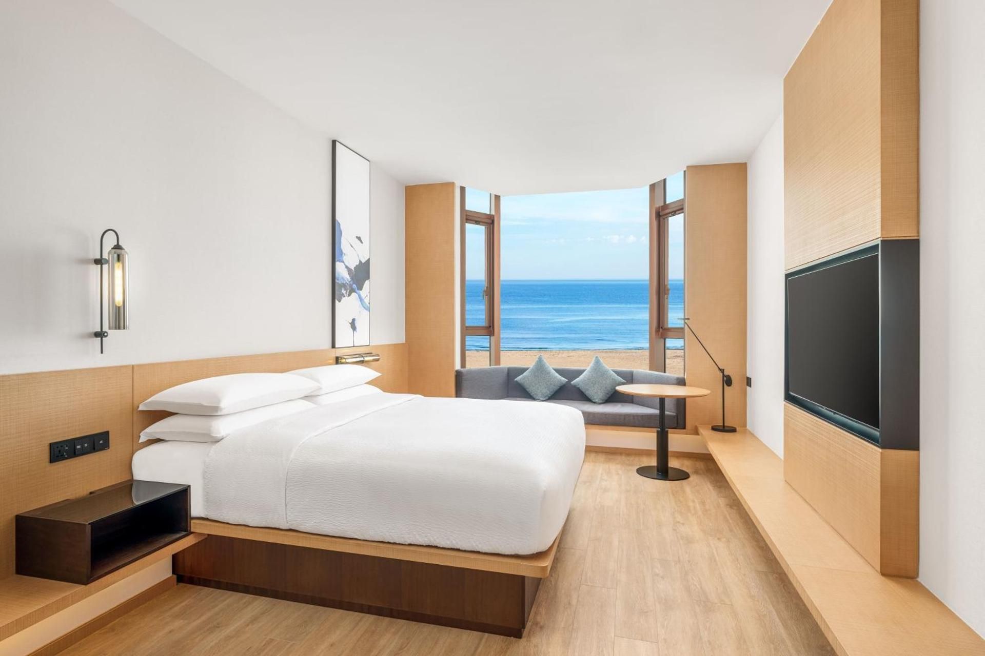 Standard King Room with Ocean View