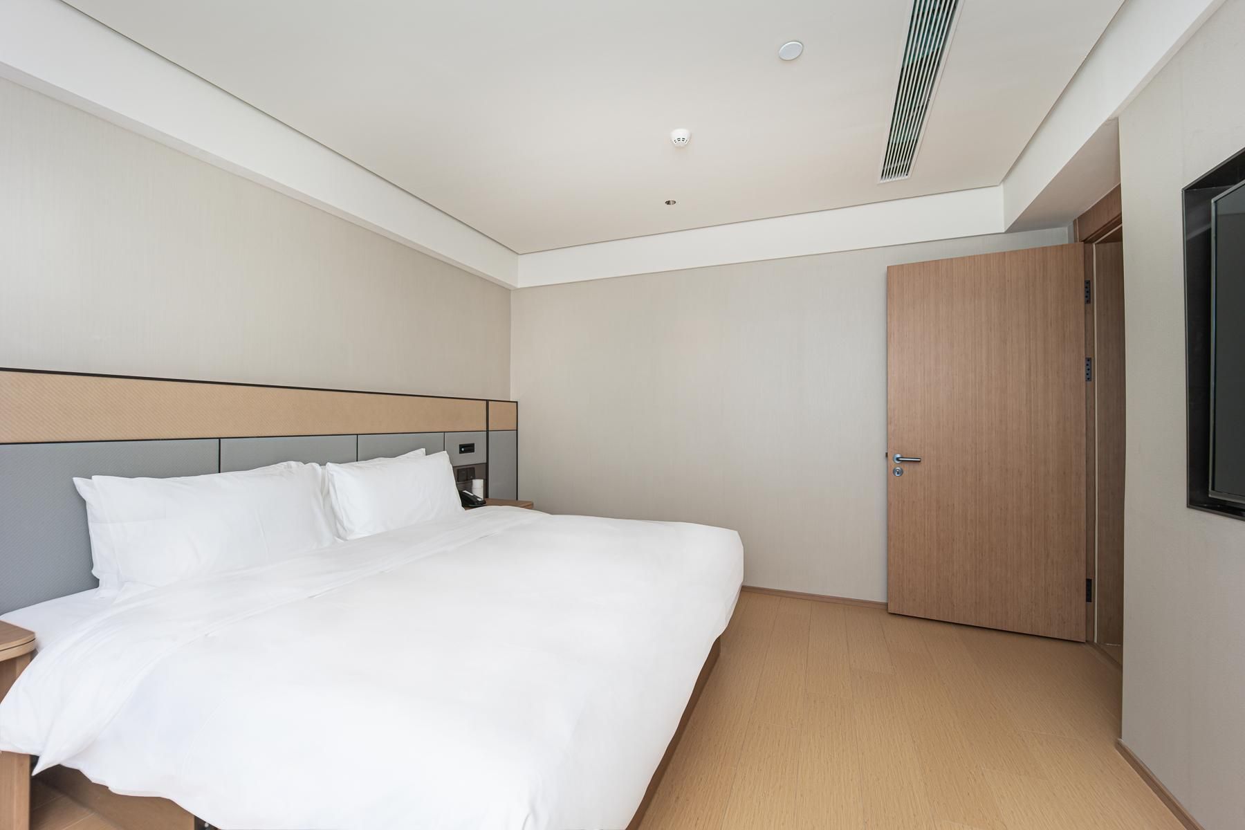 JI Hotel Yantai Development Zone Housha Plaza Huazhu - Suite With Sea View