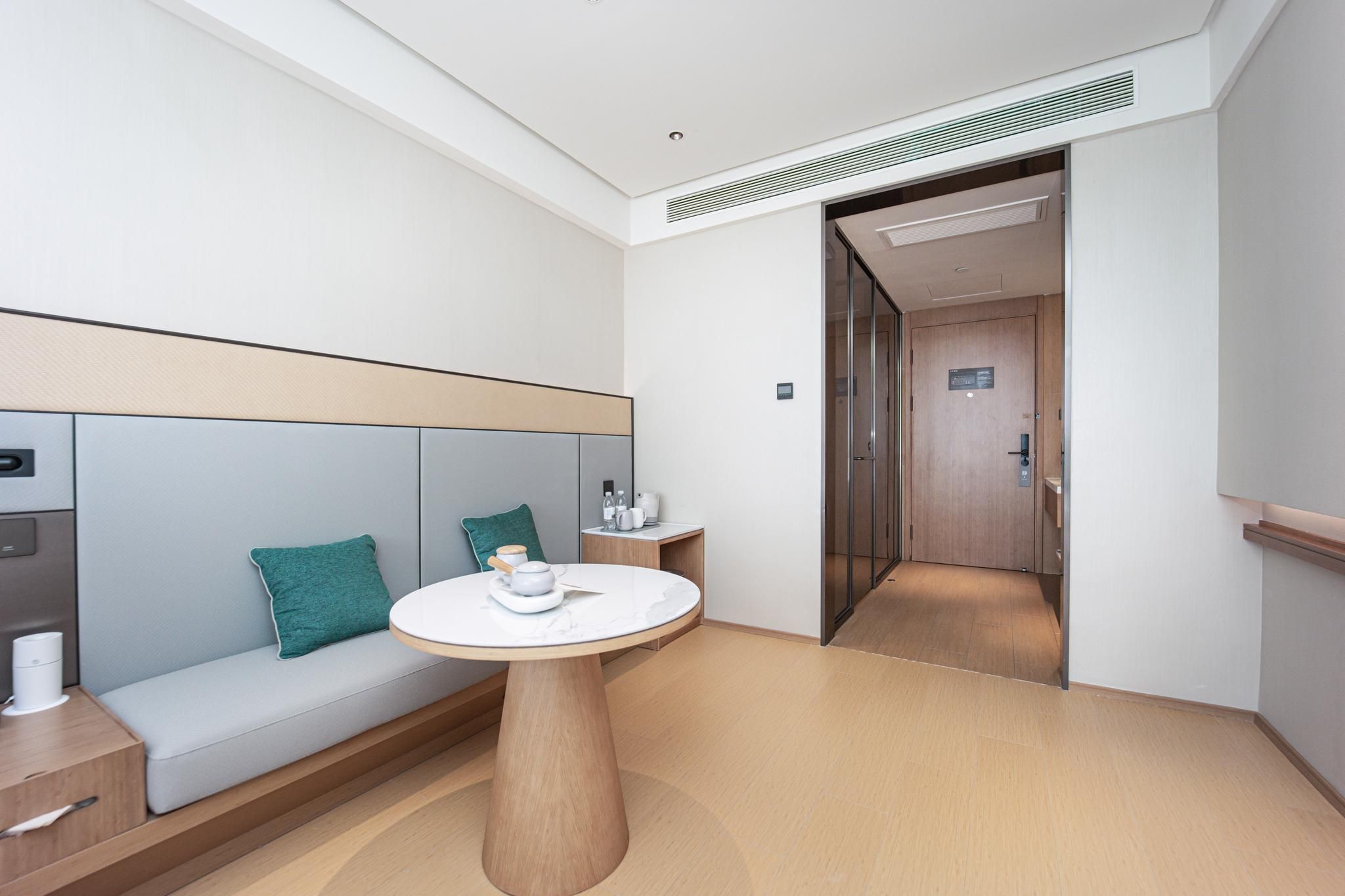 Superior Queen Room with View