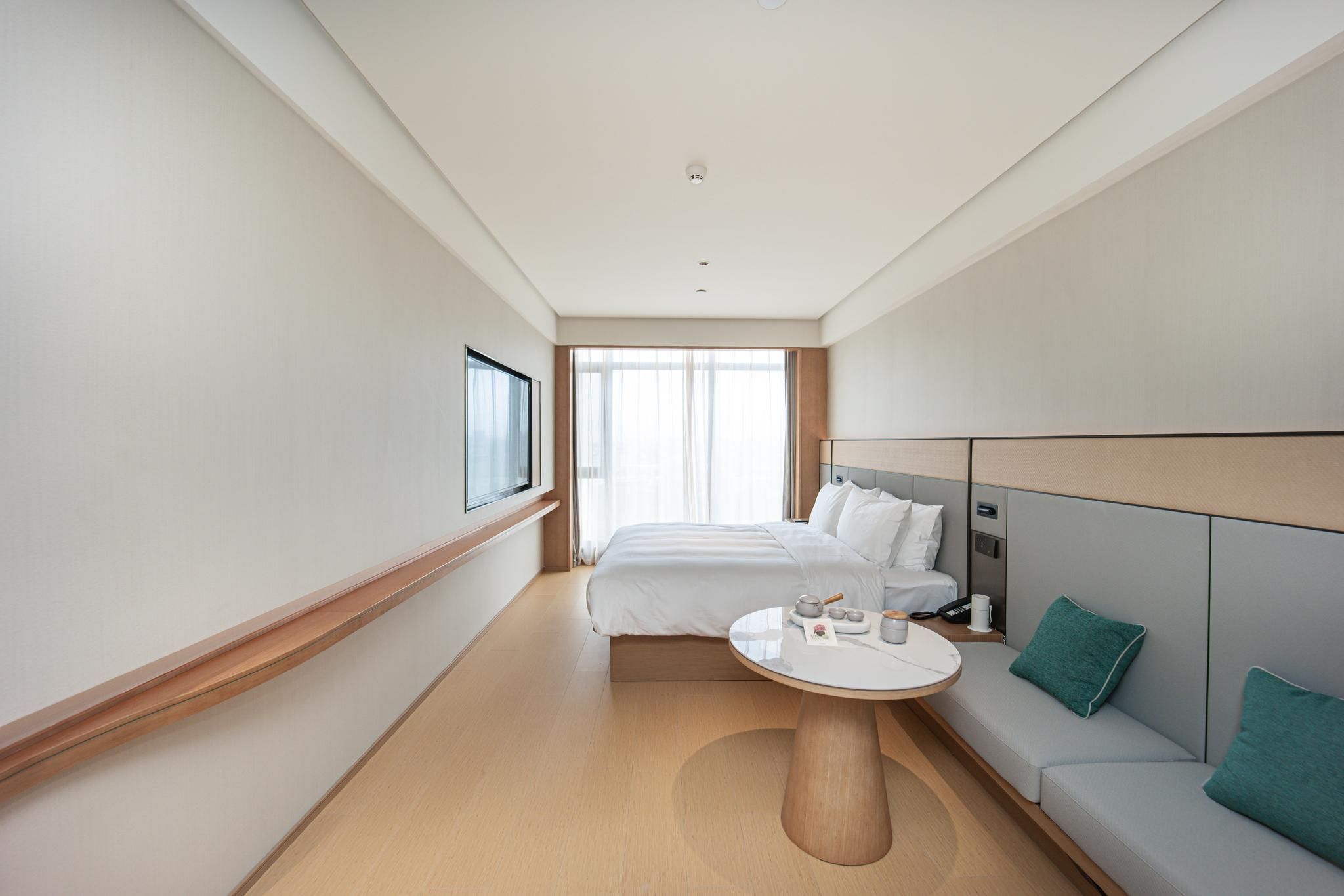 Superior Queen Room with View