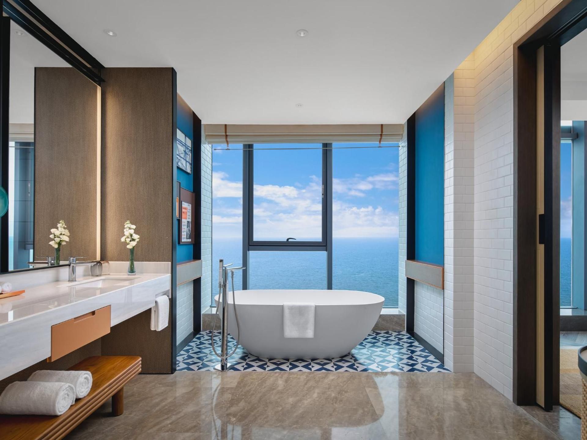 Indigo Yantai Golden Coast By IHG One-Bedroom Suite with Dining - Sea View 2