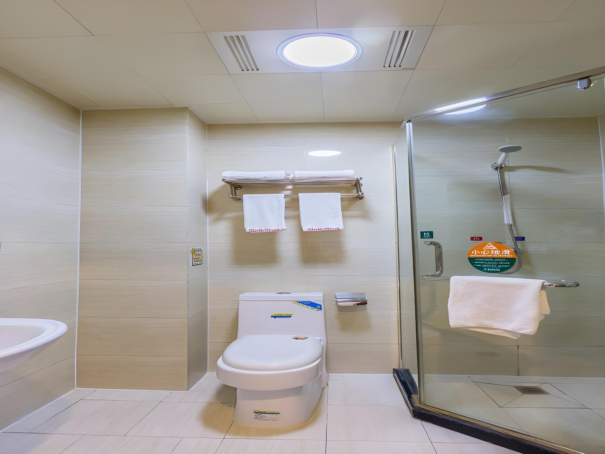 Business Queen Room