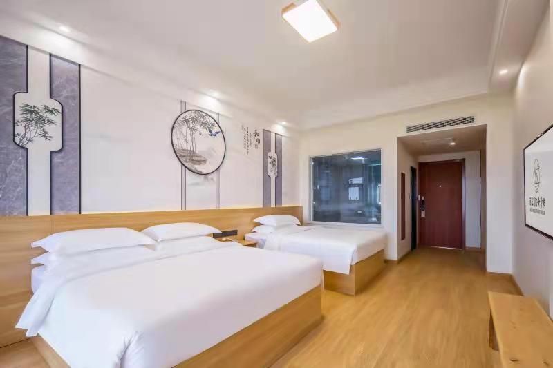 Comfort Twin with Park View