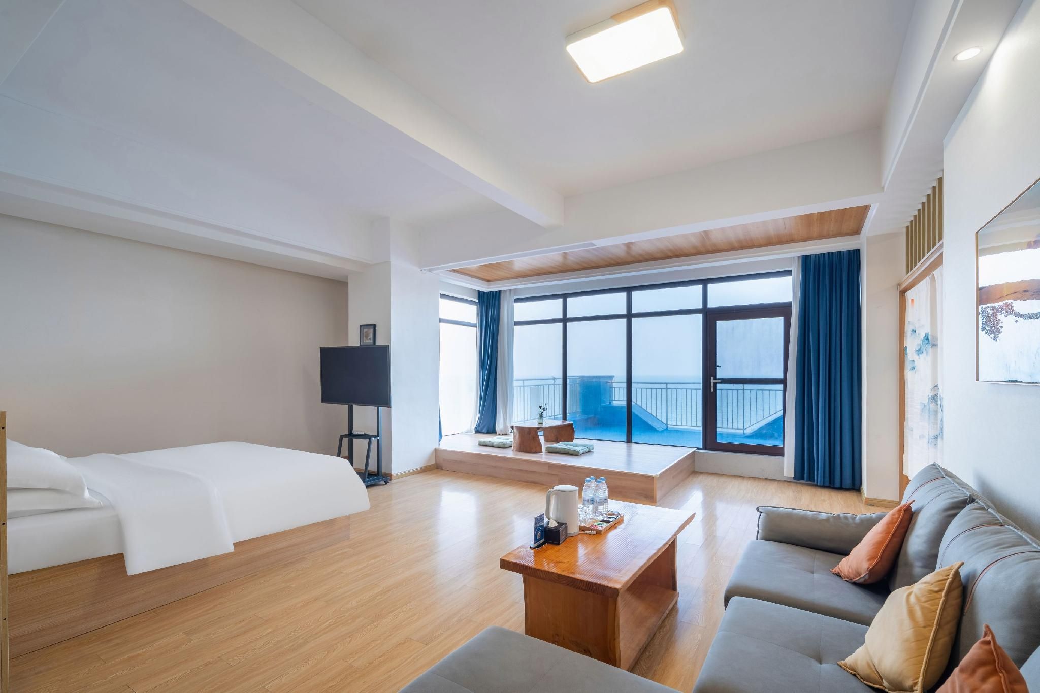Deluxe Suite with Sea View