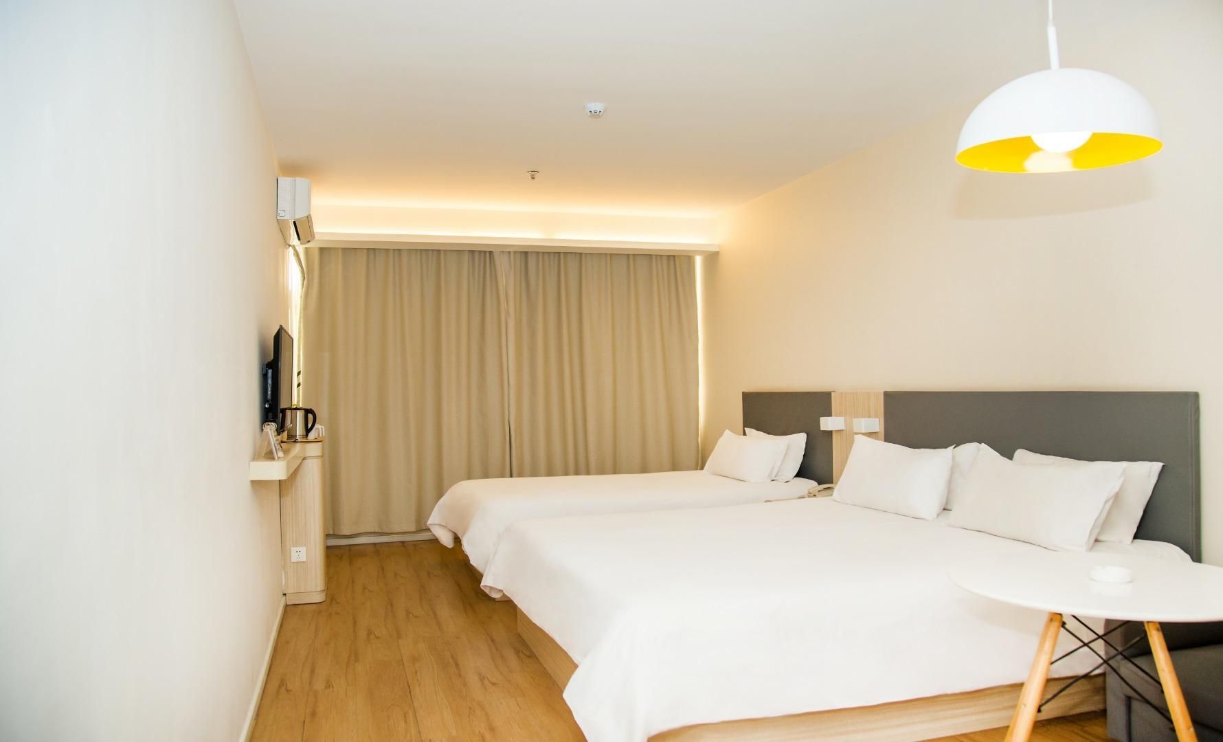 Huazhu - Destress Superior Bed Room