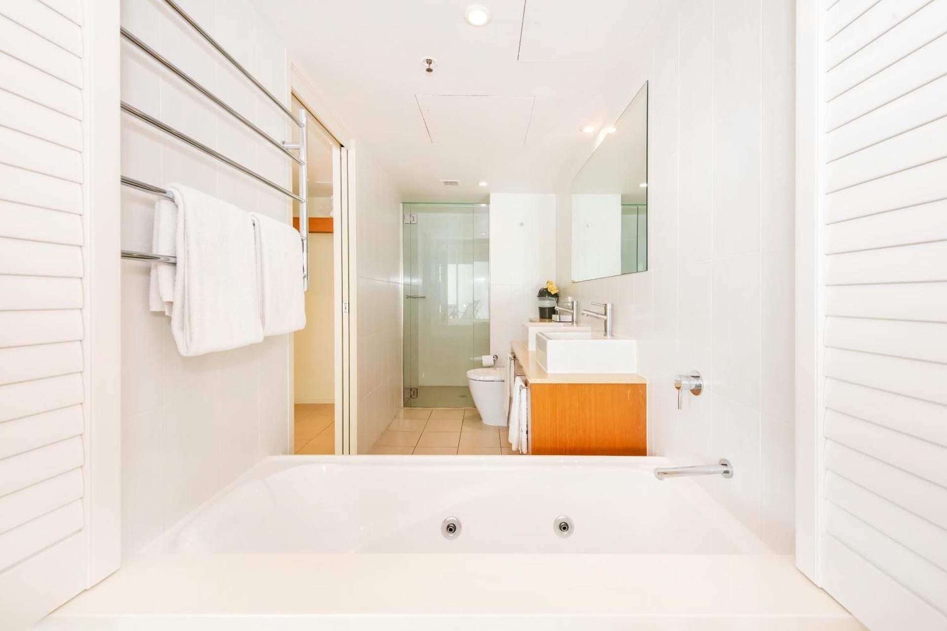 Lanai Apartments 1-Bedroom Apartment 2