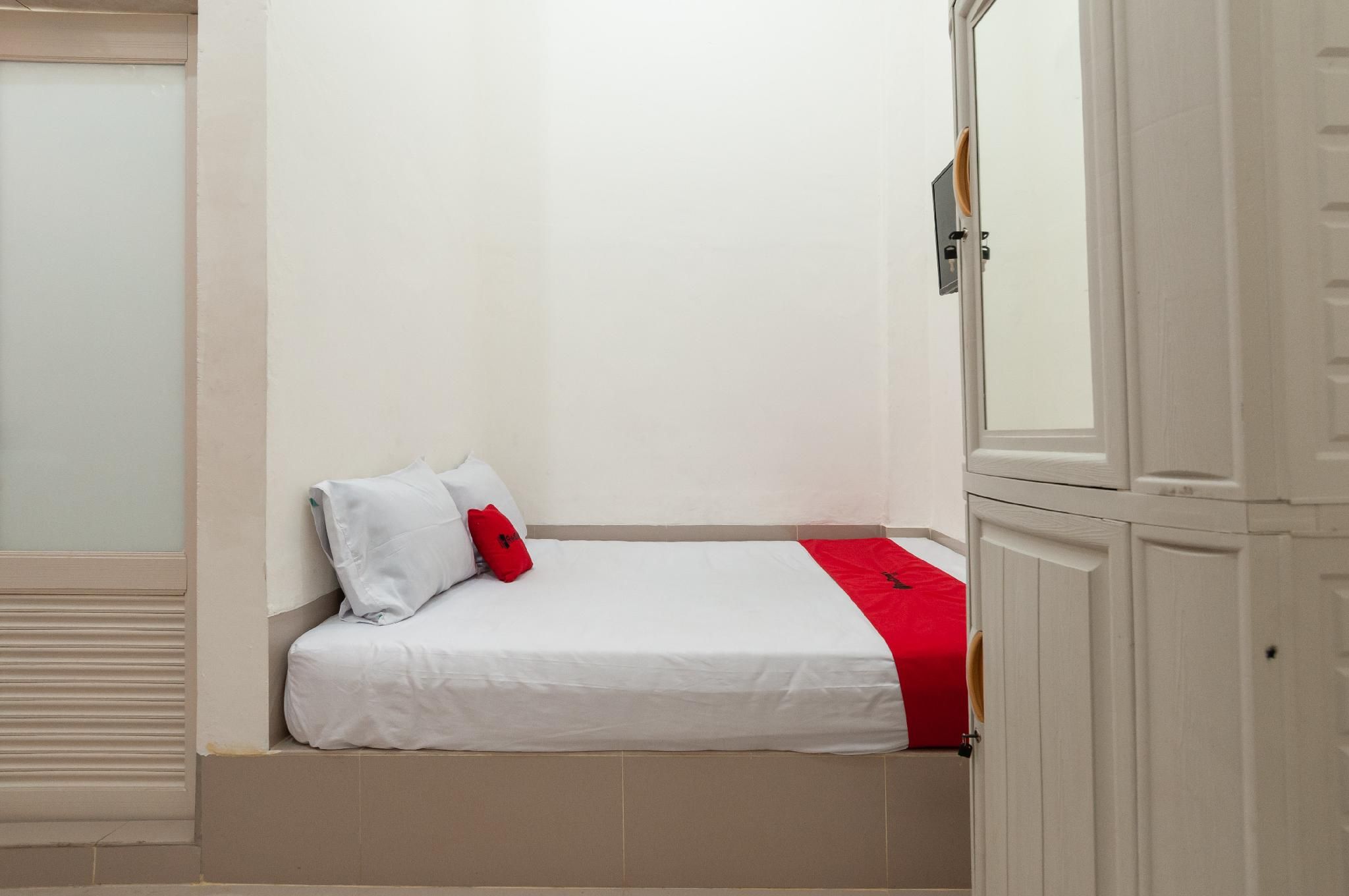 RedDoorz Room