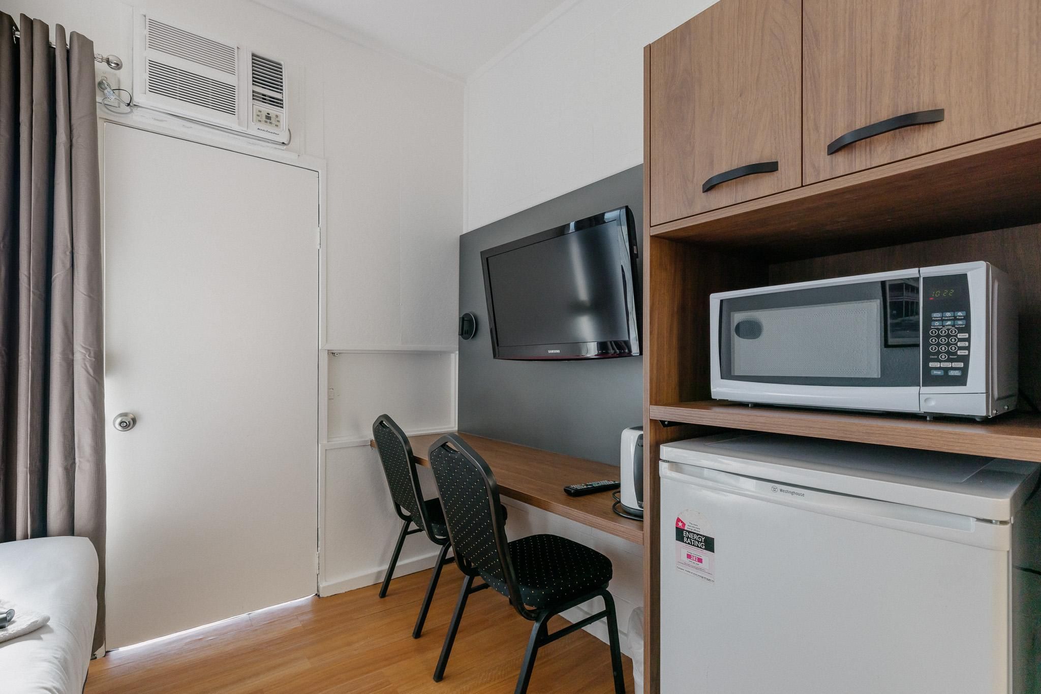 Boomerang Hotel Double and Single 3