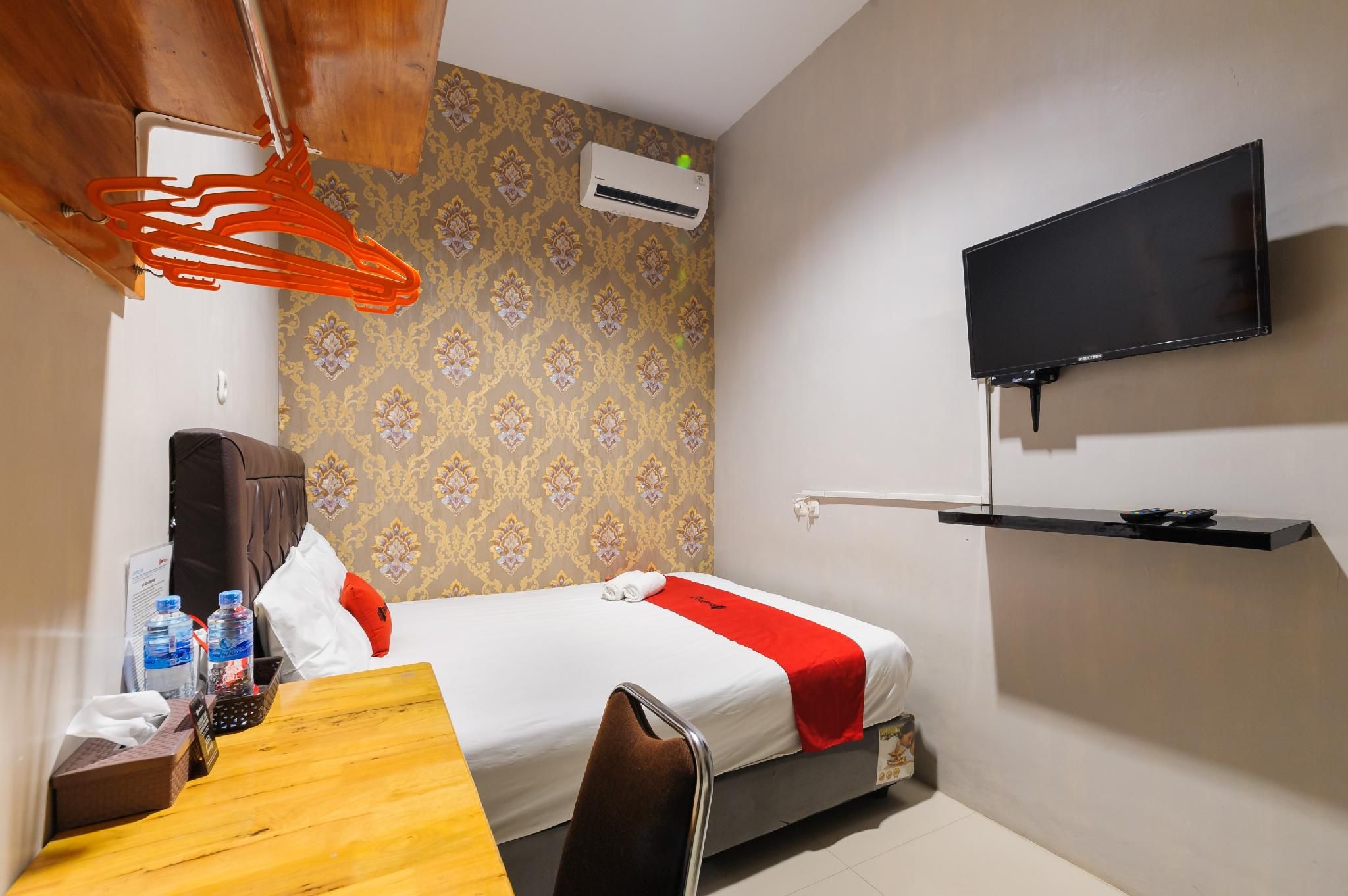 RedDoorz Room