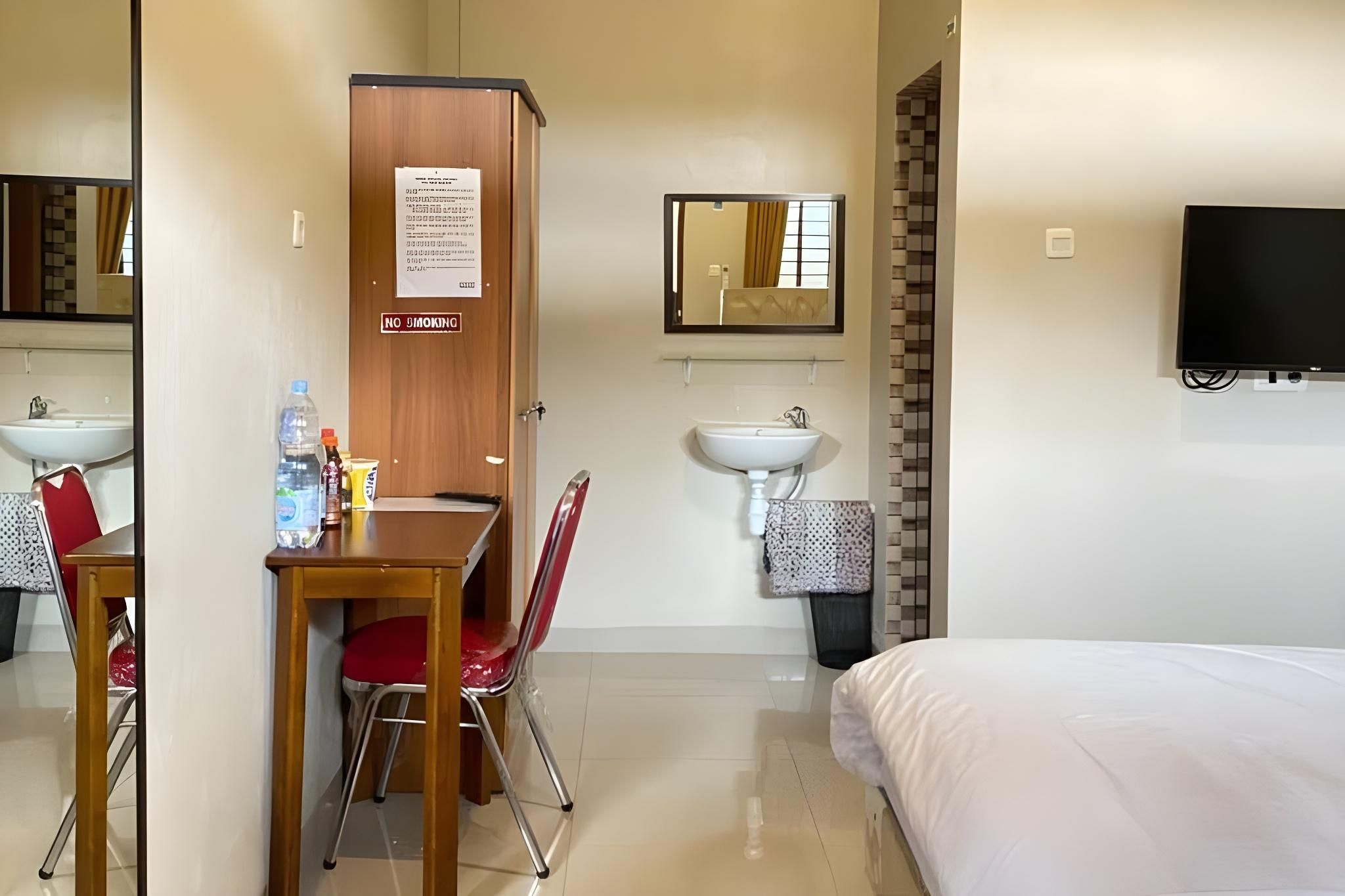RedDoorz Room