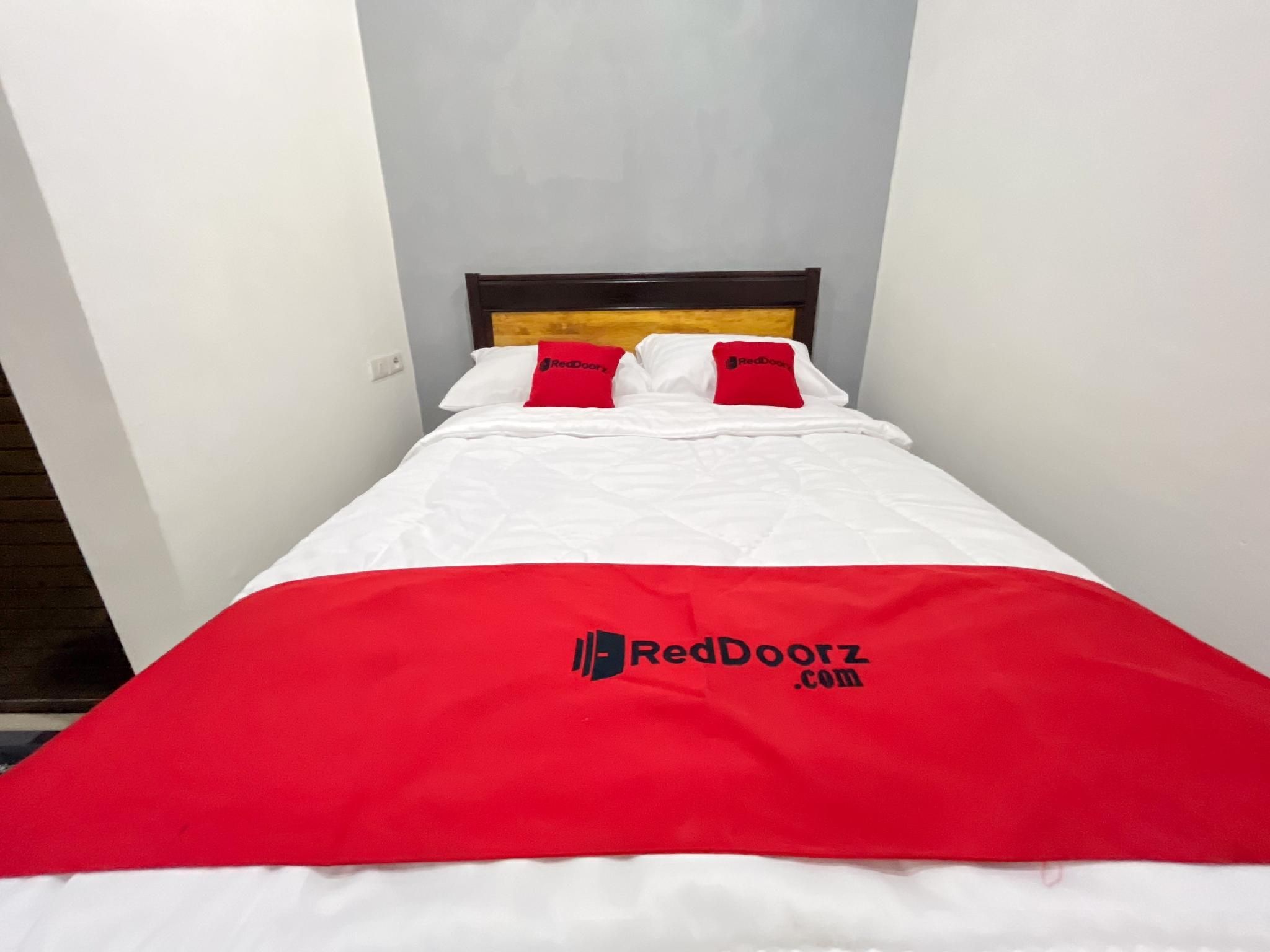 RedDoorz Room