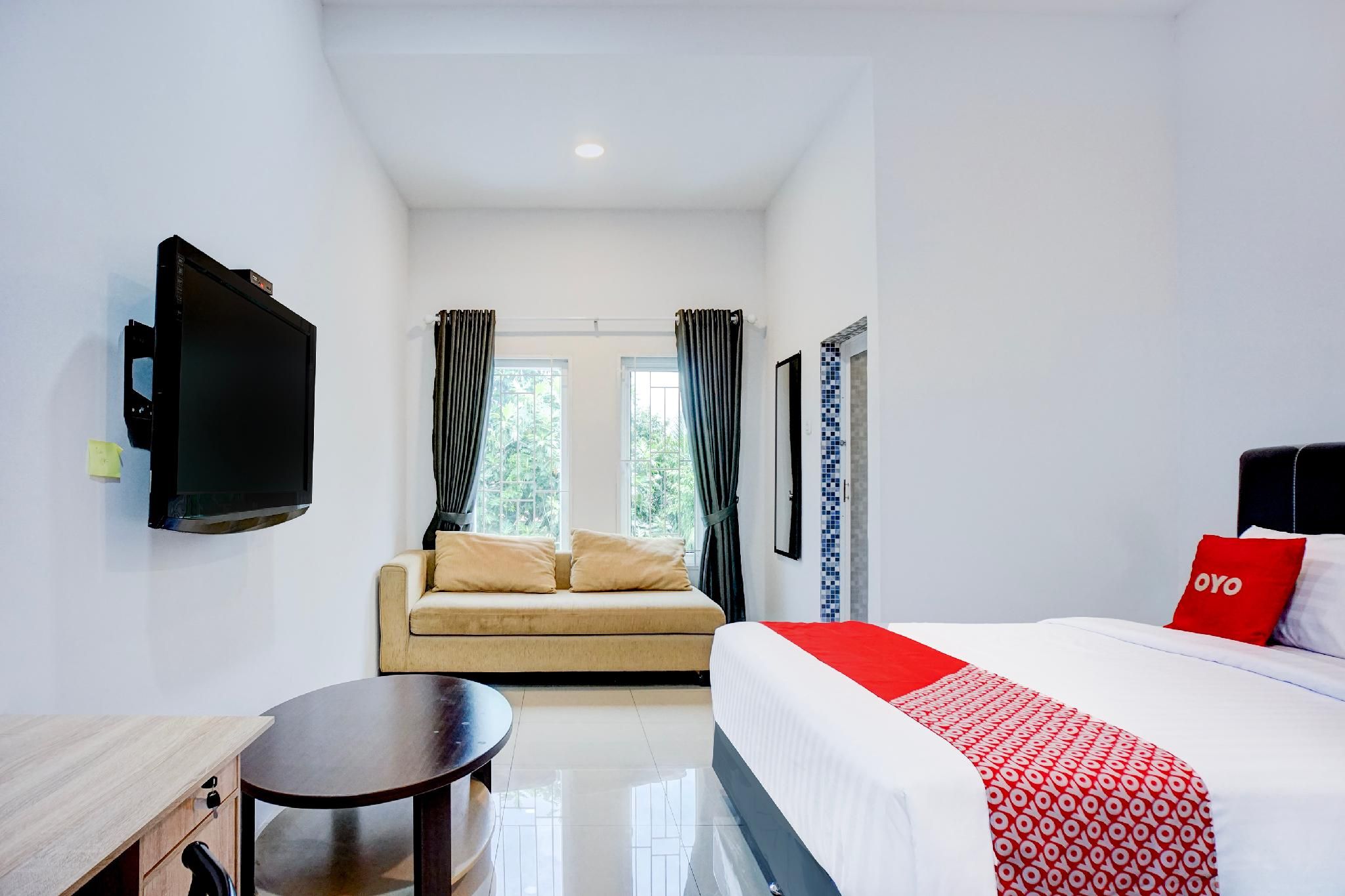 Suite Family Room