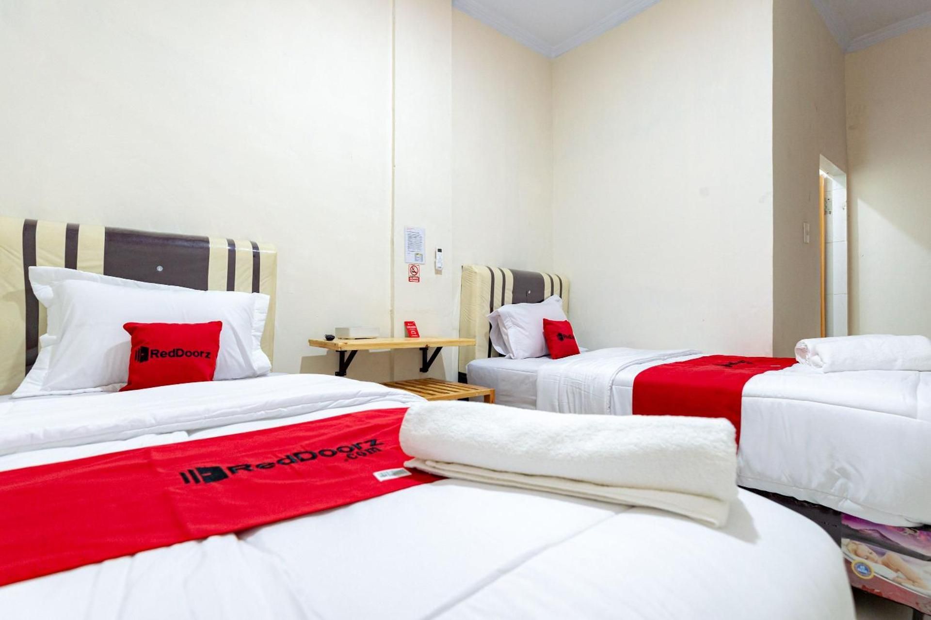 RedDoorz Room