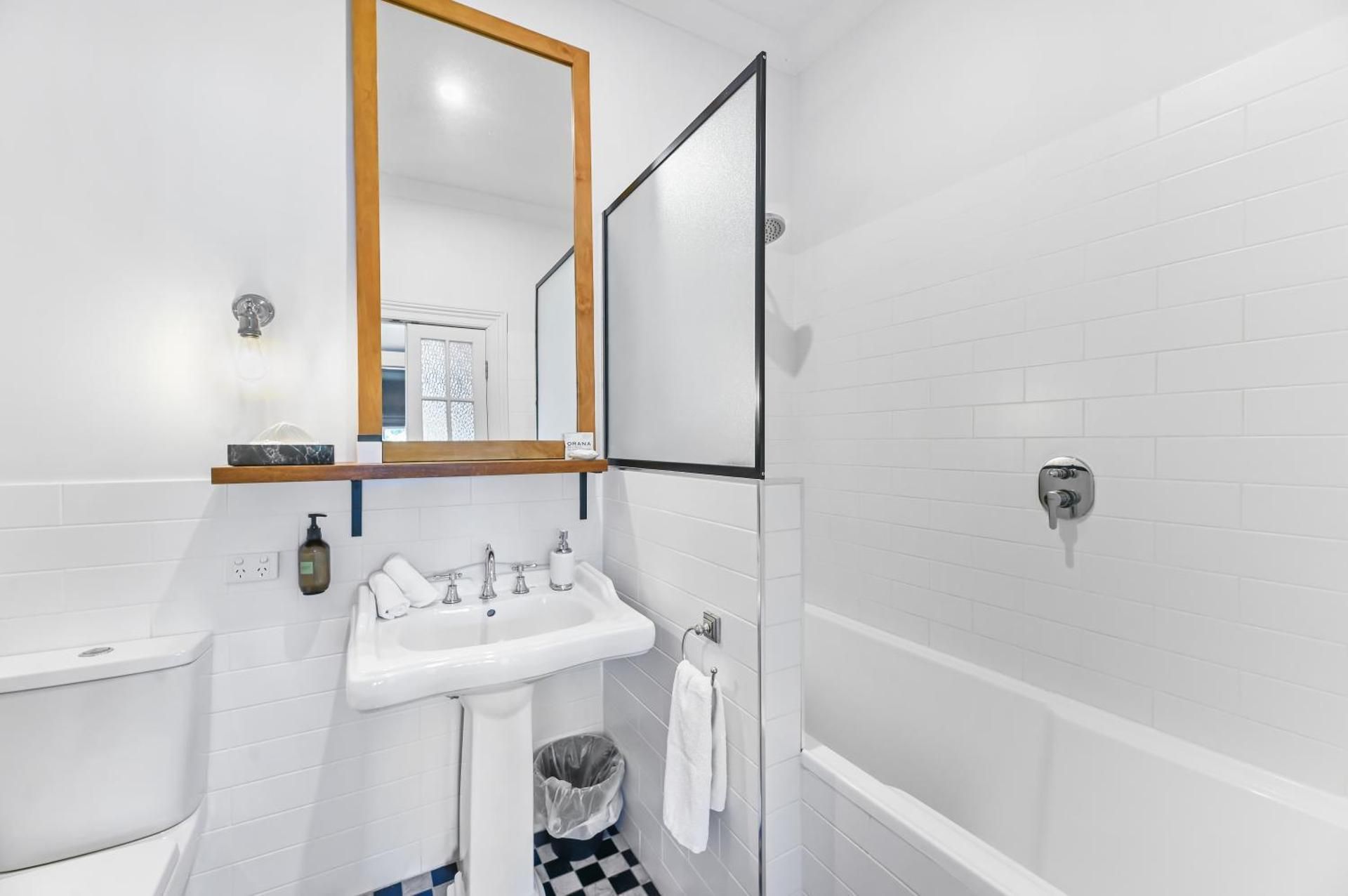 Junior Bathtub Suite
