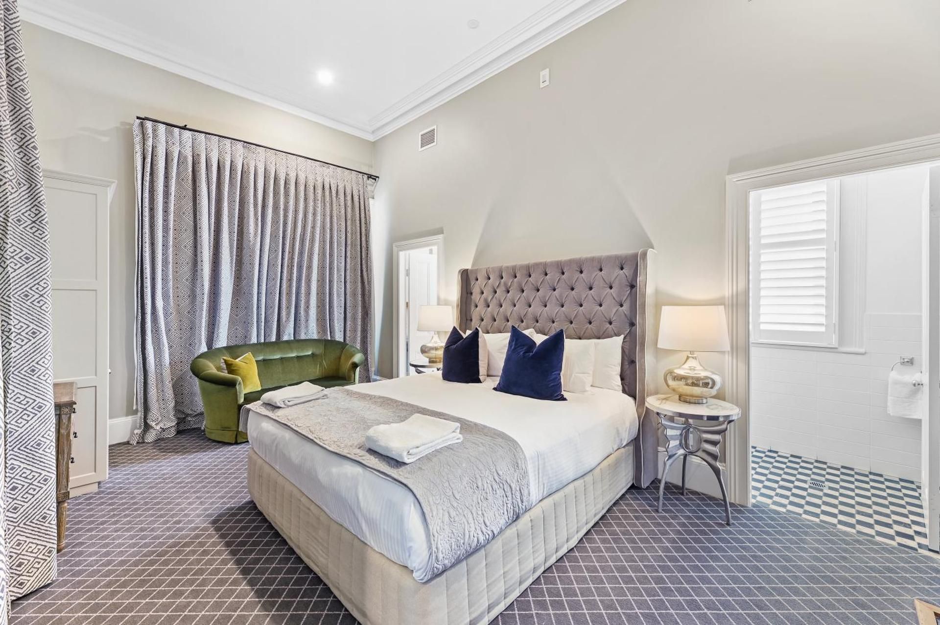 Mini Compact Suite