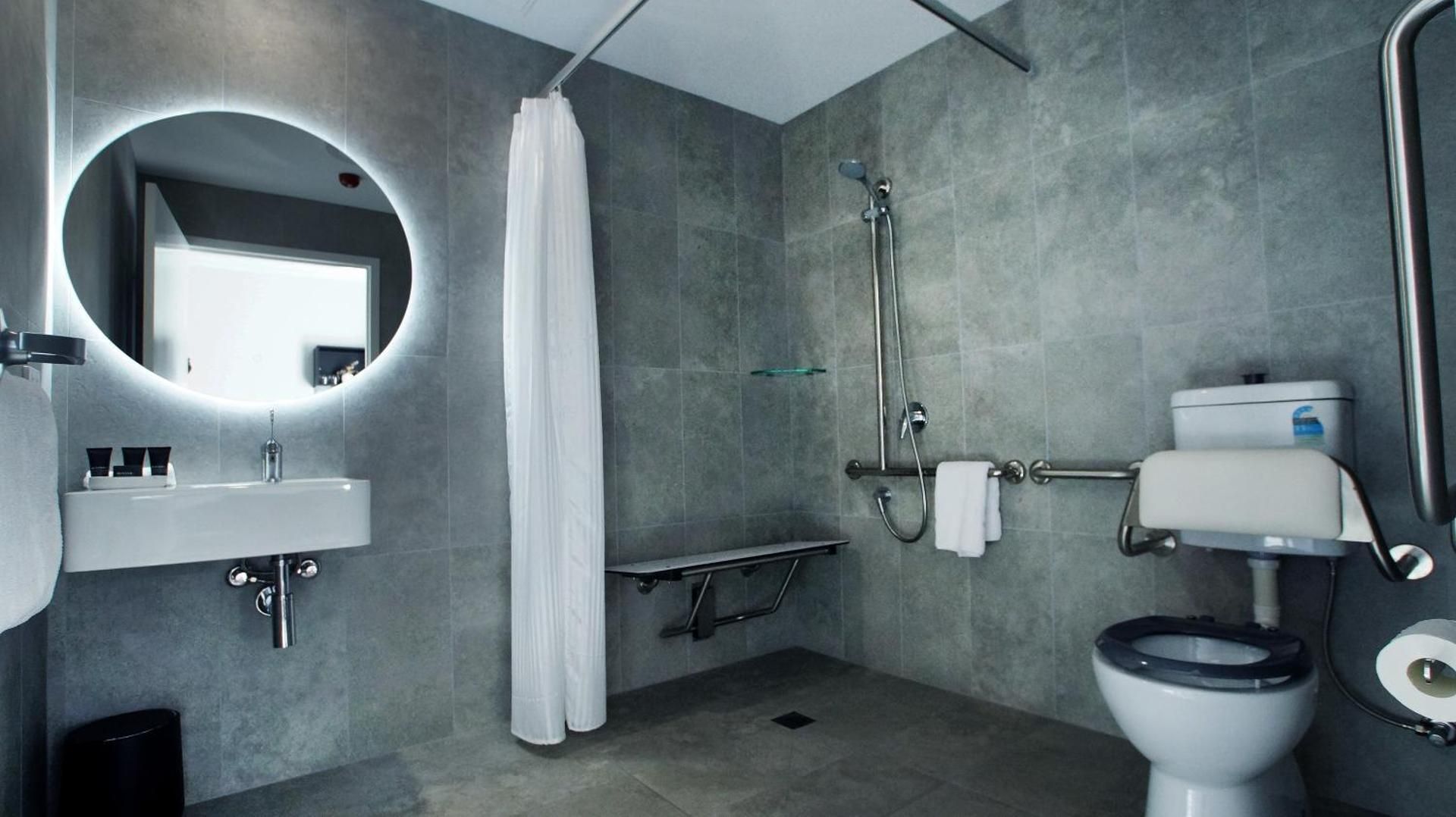 King Room with Roll-In Shower - Disability Access