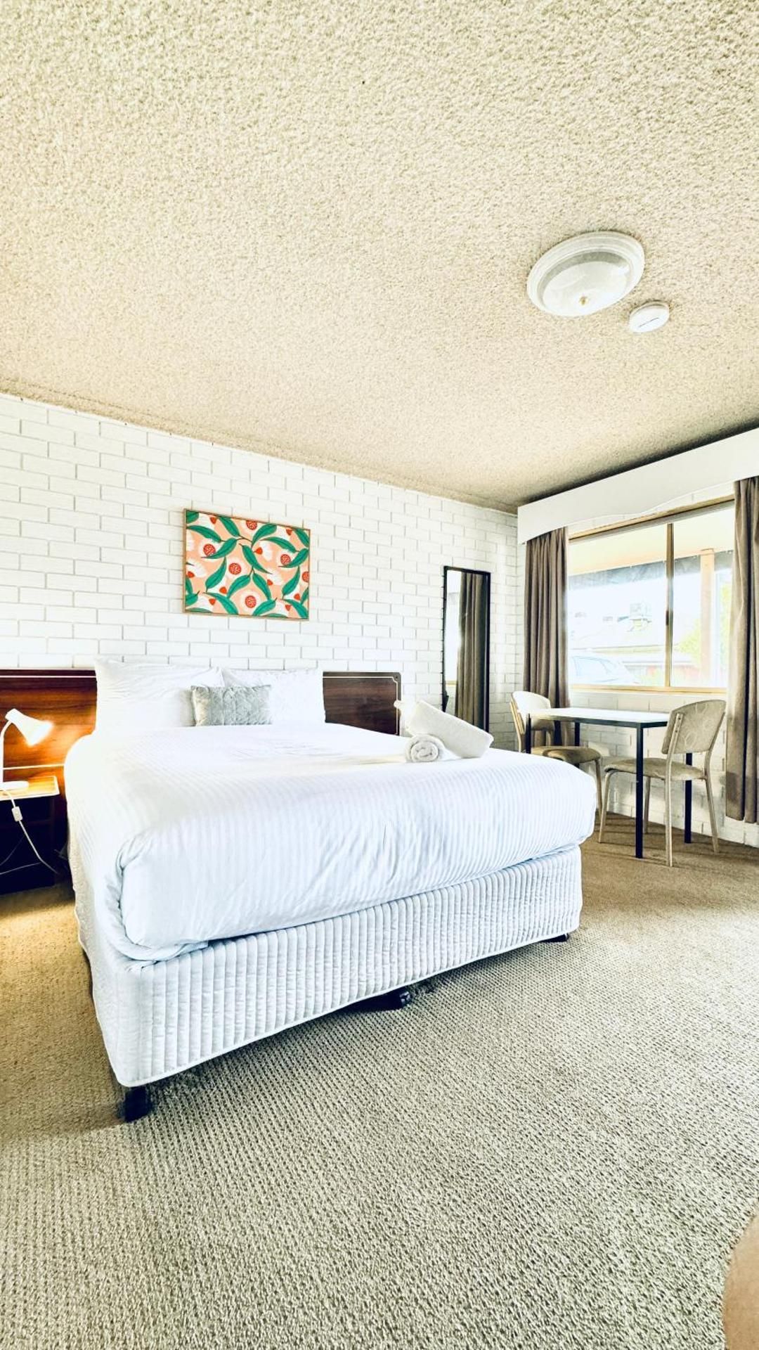 Junction Motel Wagga Queen Room 2