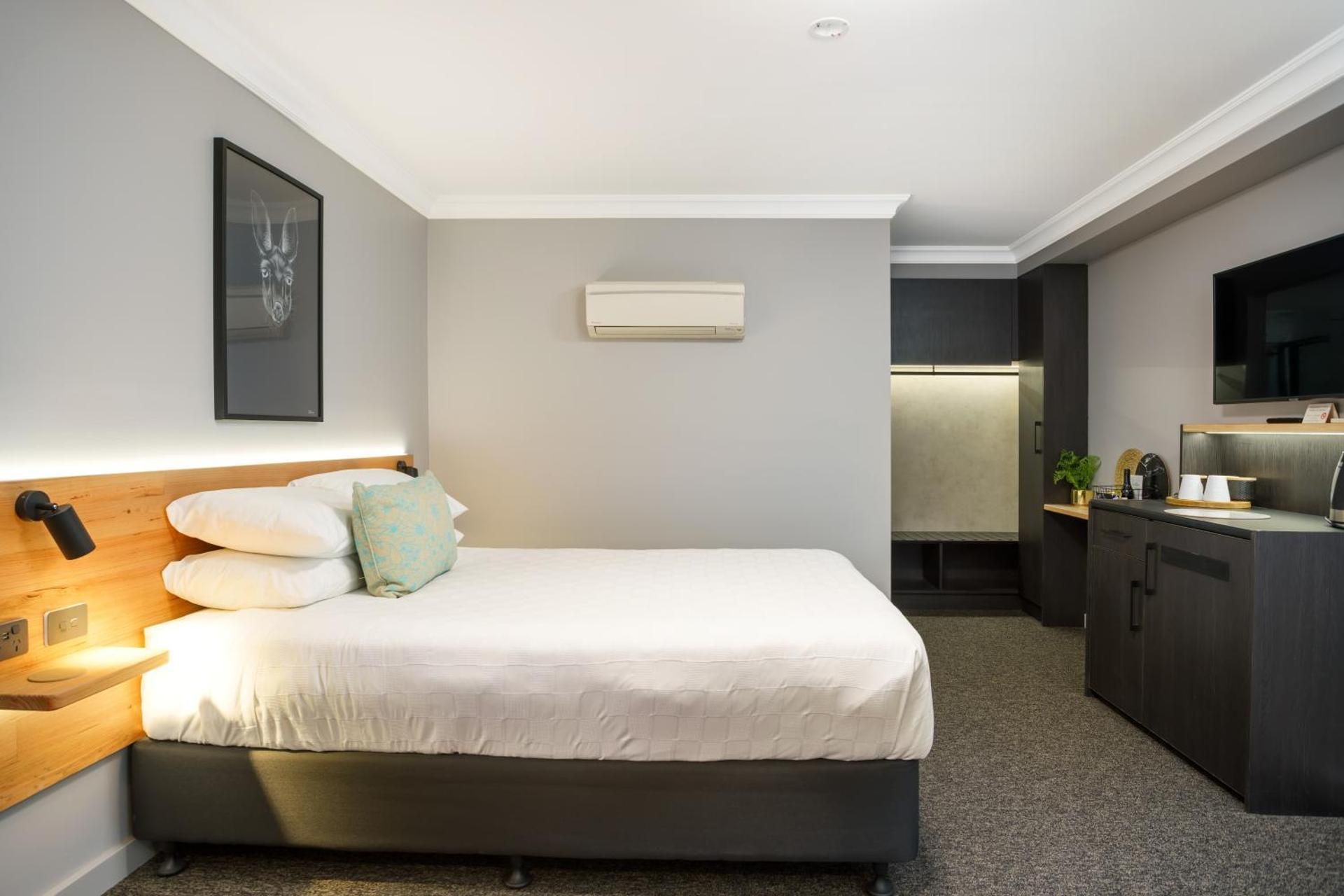 Family Room with 2 Queen Beds