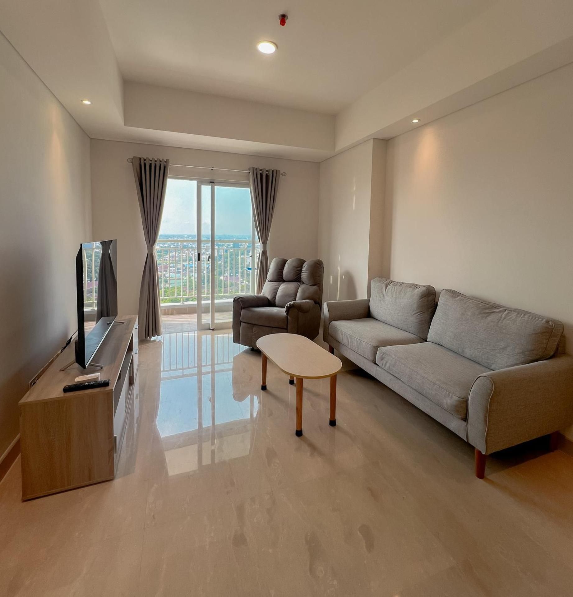 Three-Bedroom Apartment with Balcony