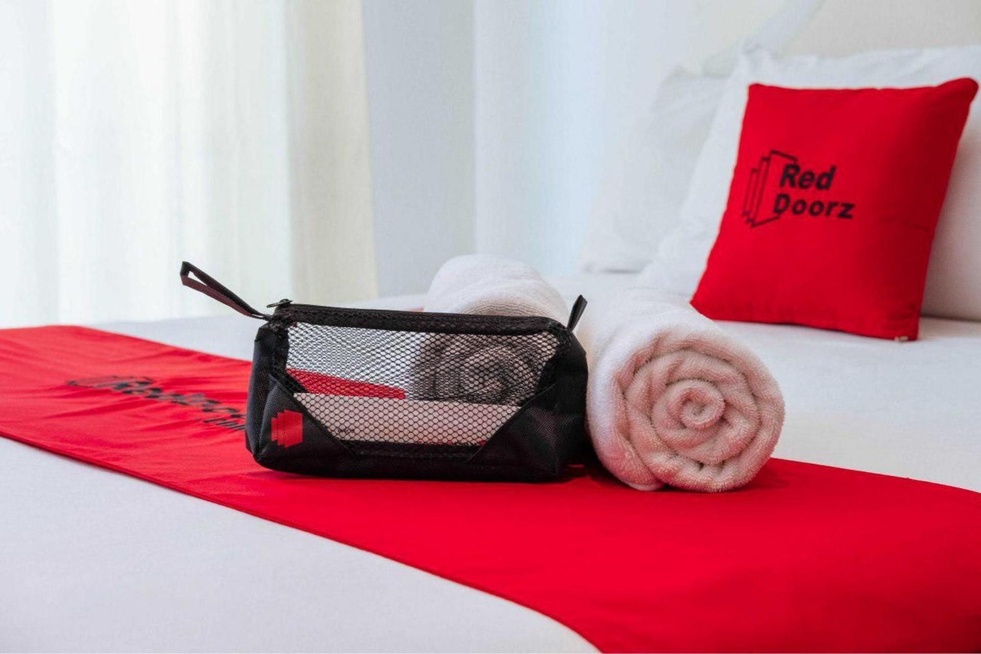 RedDoorz Room