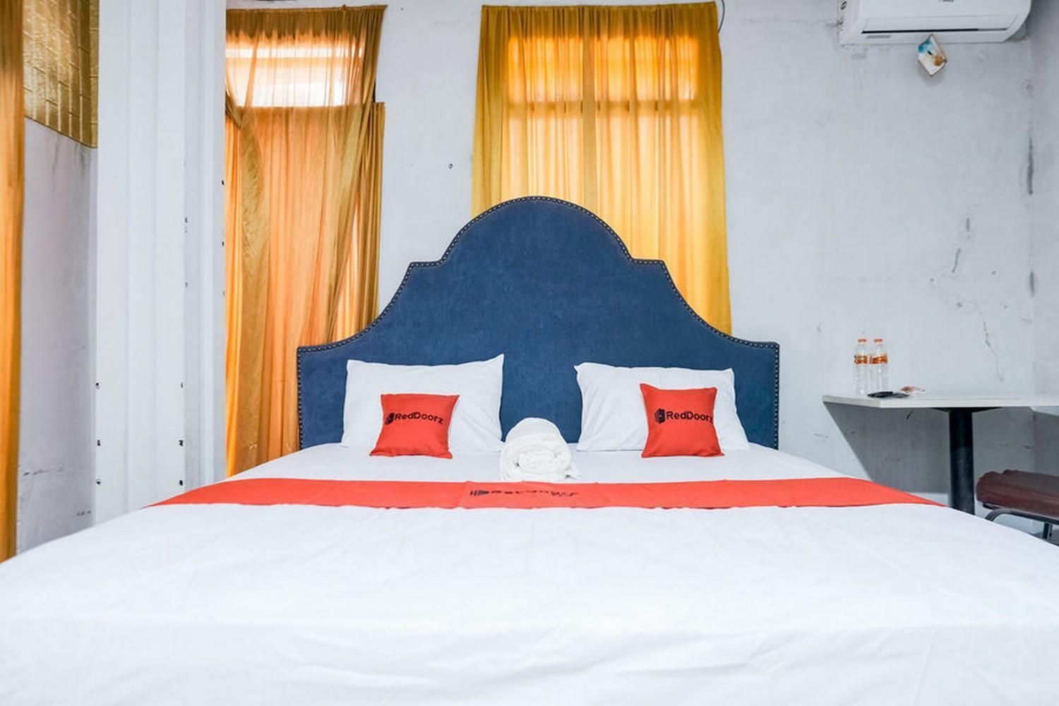 RedDoorz Room