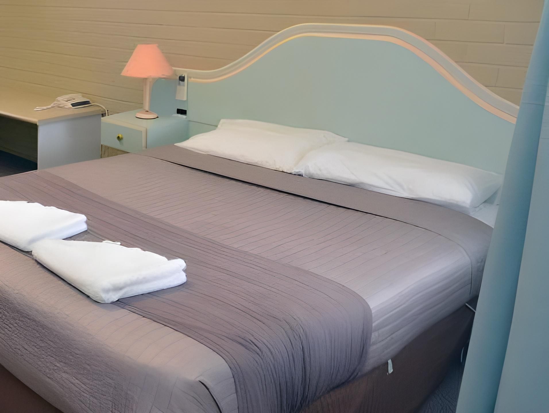 Standard Queen Room