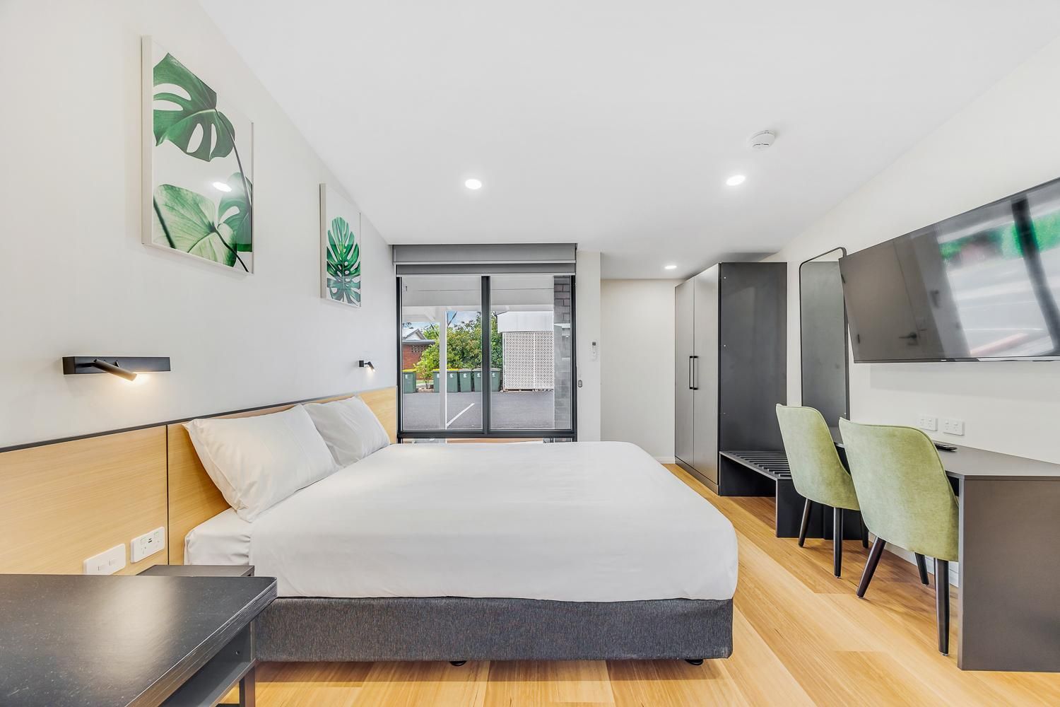 Deluxe Queen Room