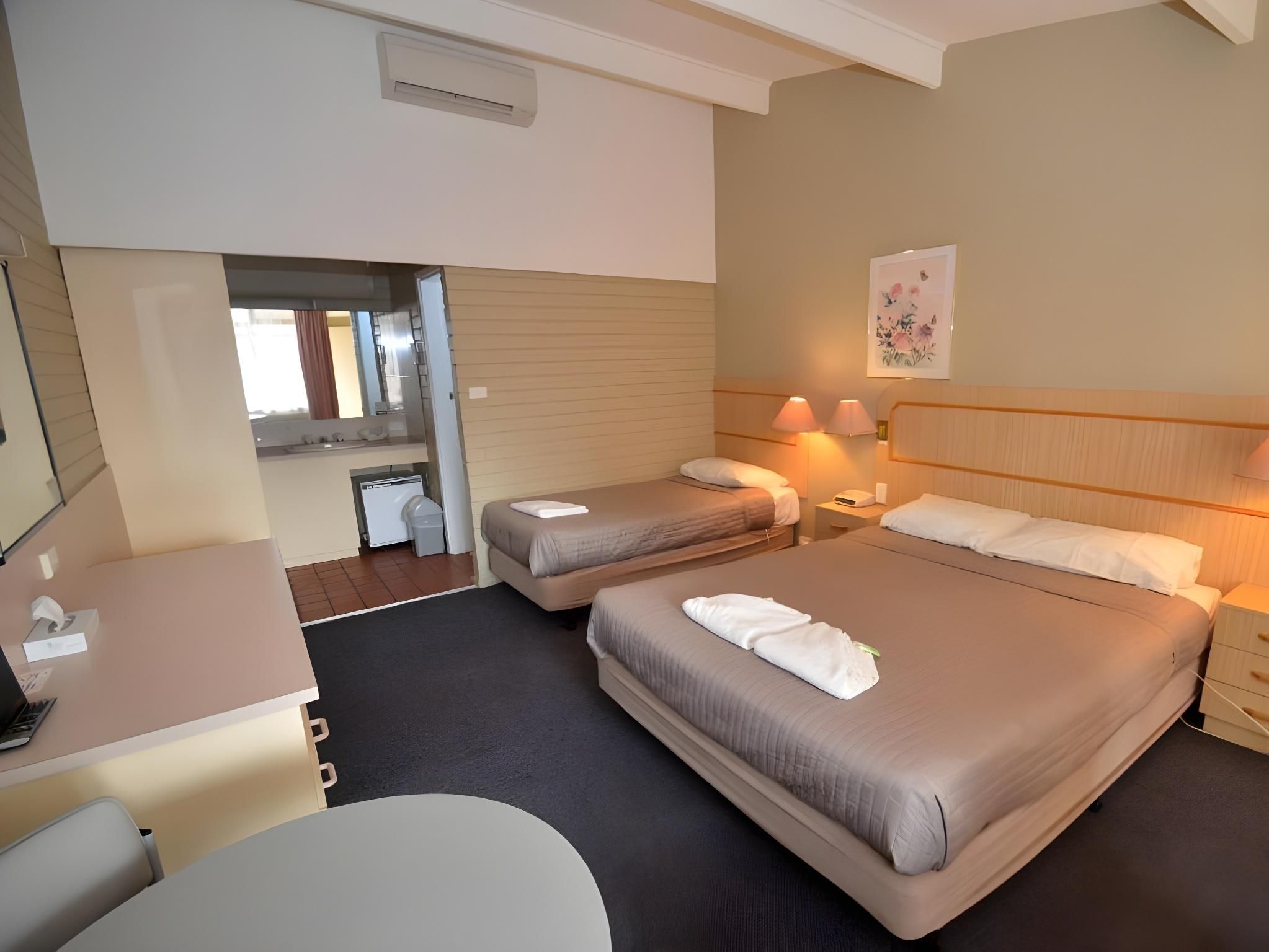 Standard Twin Room