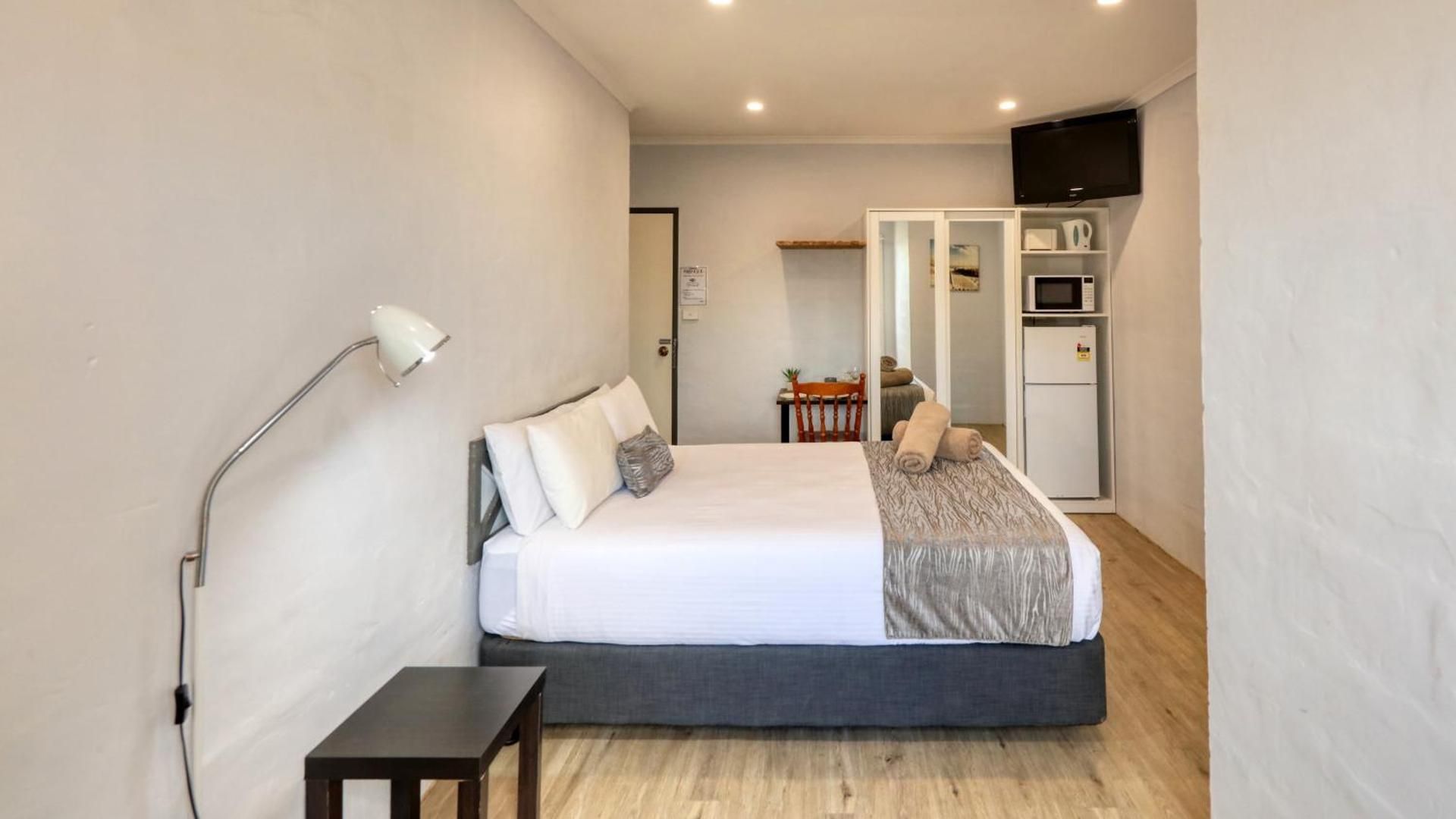 Standard Queen Room - Pet Friendly