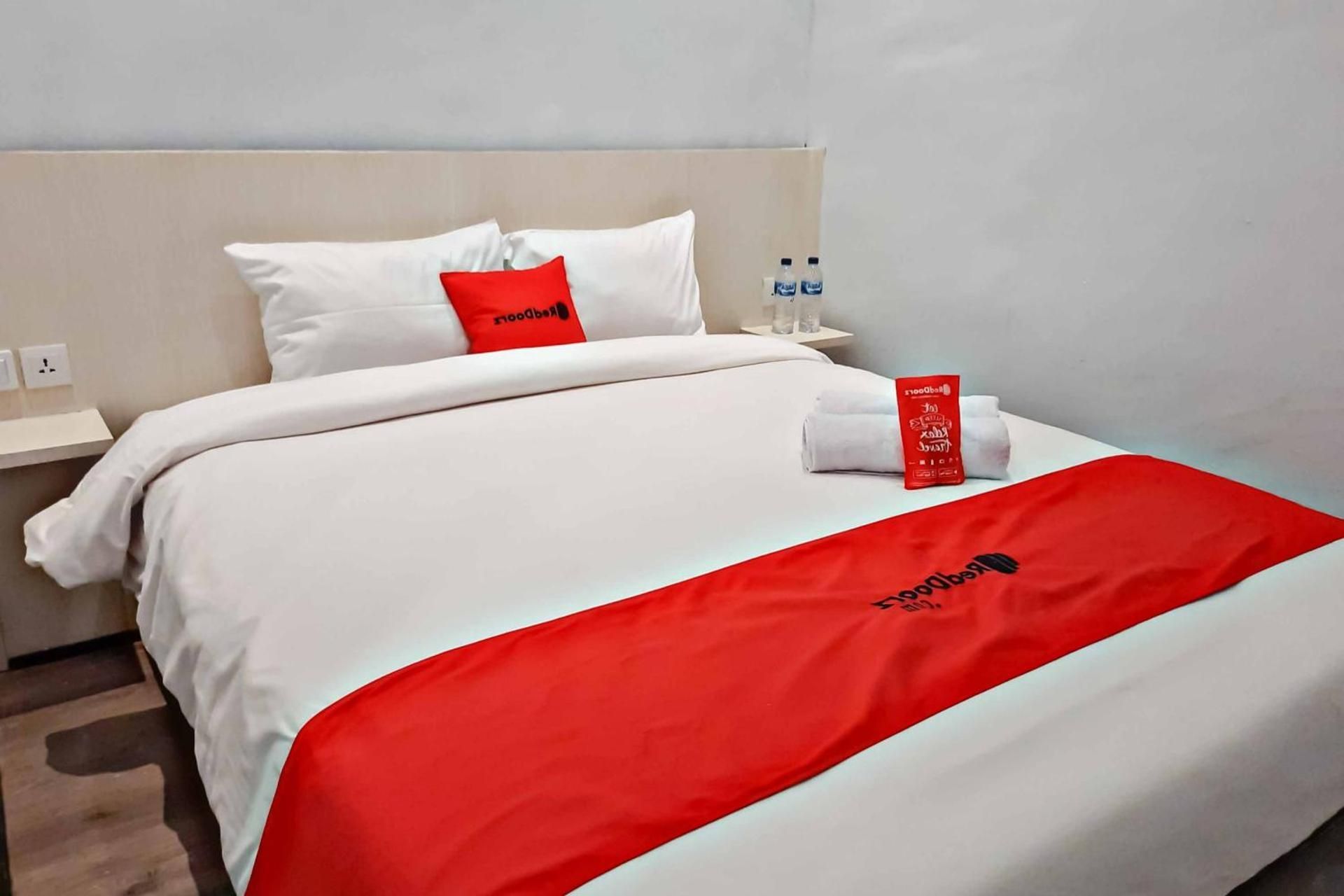 RedDoorz Room