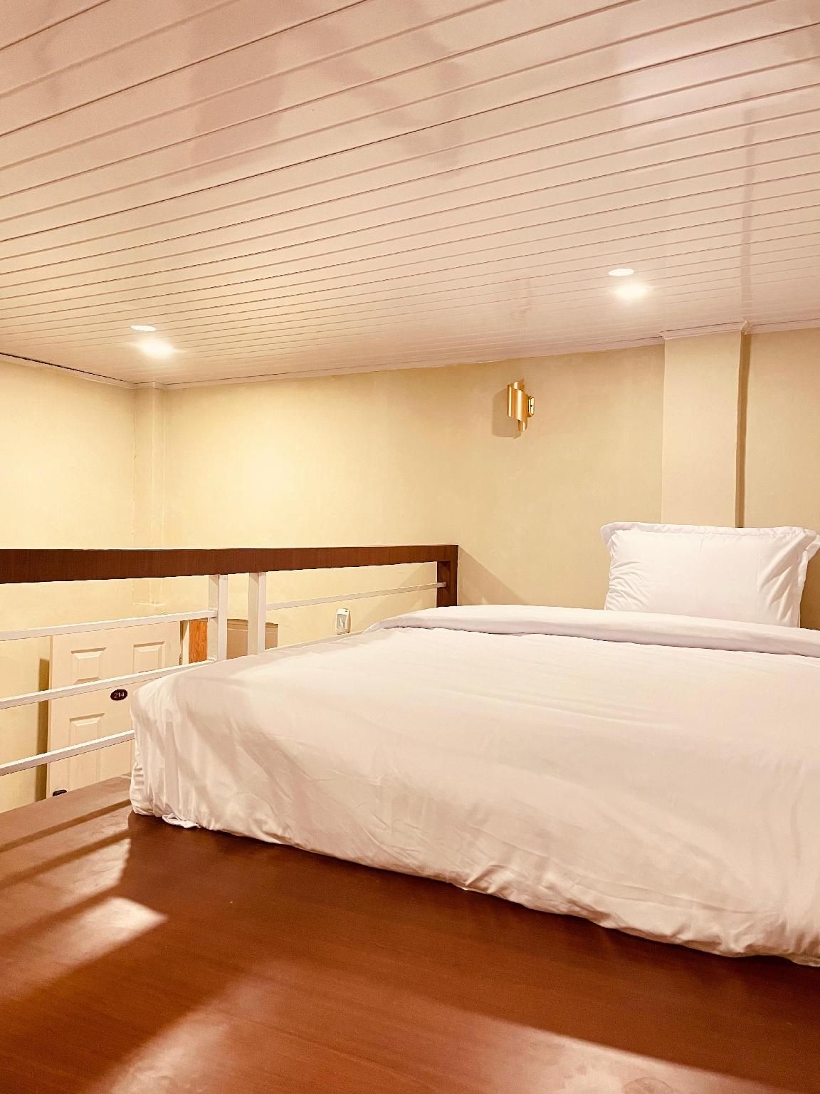 Mezzanine - 2 Adults 
