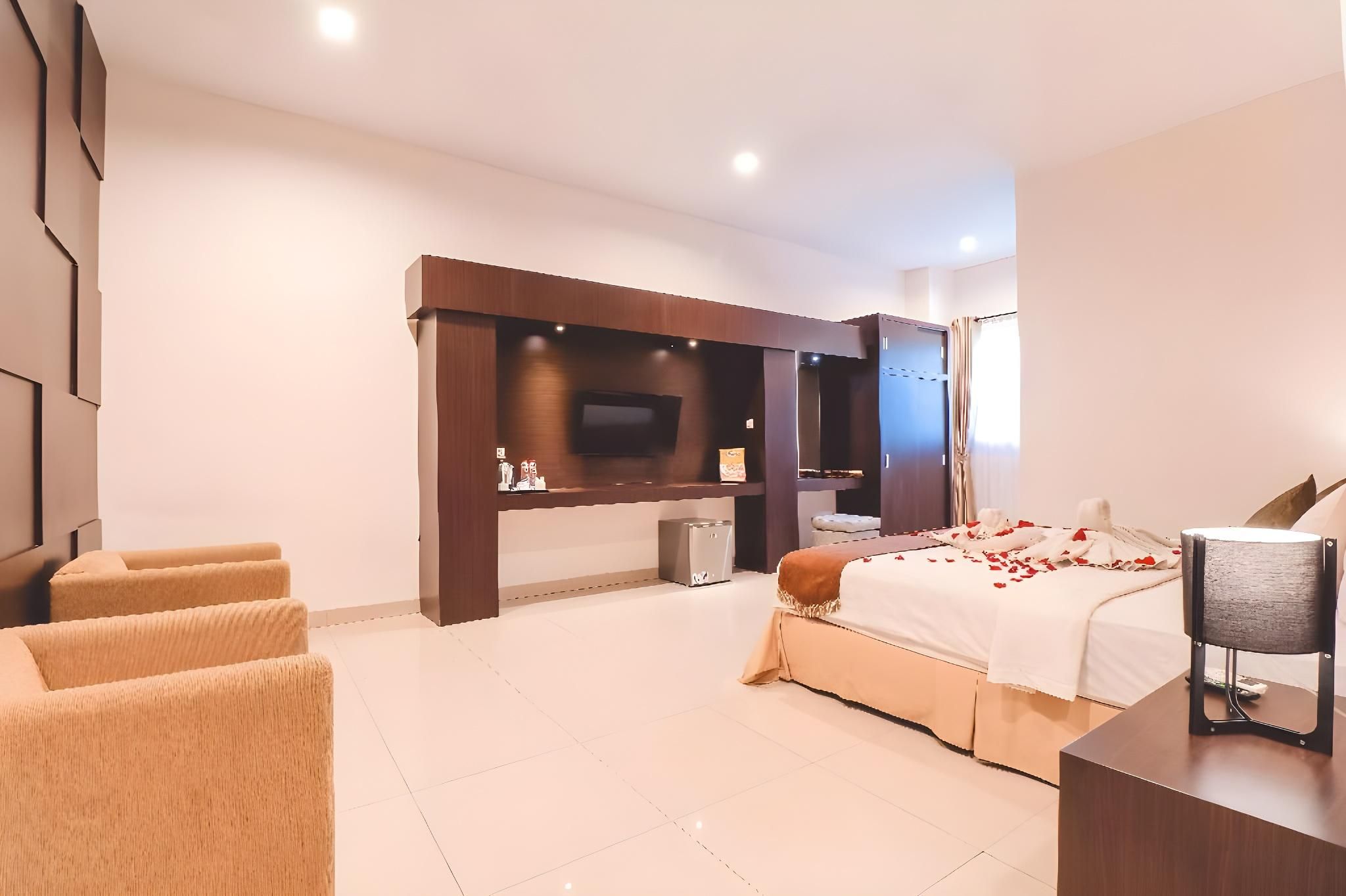 Saka Hotel Medan Grand Deluxe Room