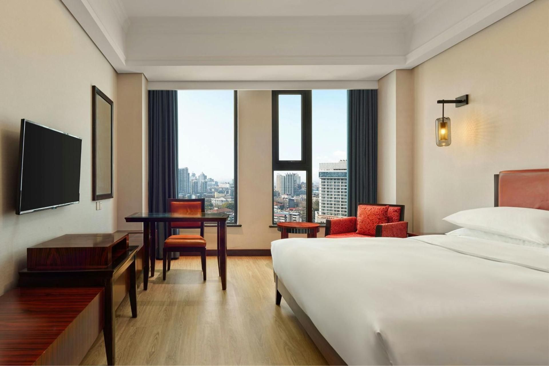 Standard King Room with City View