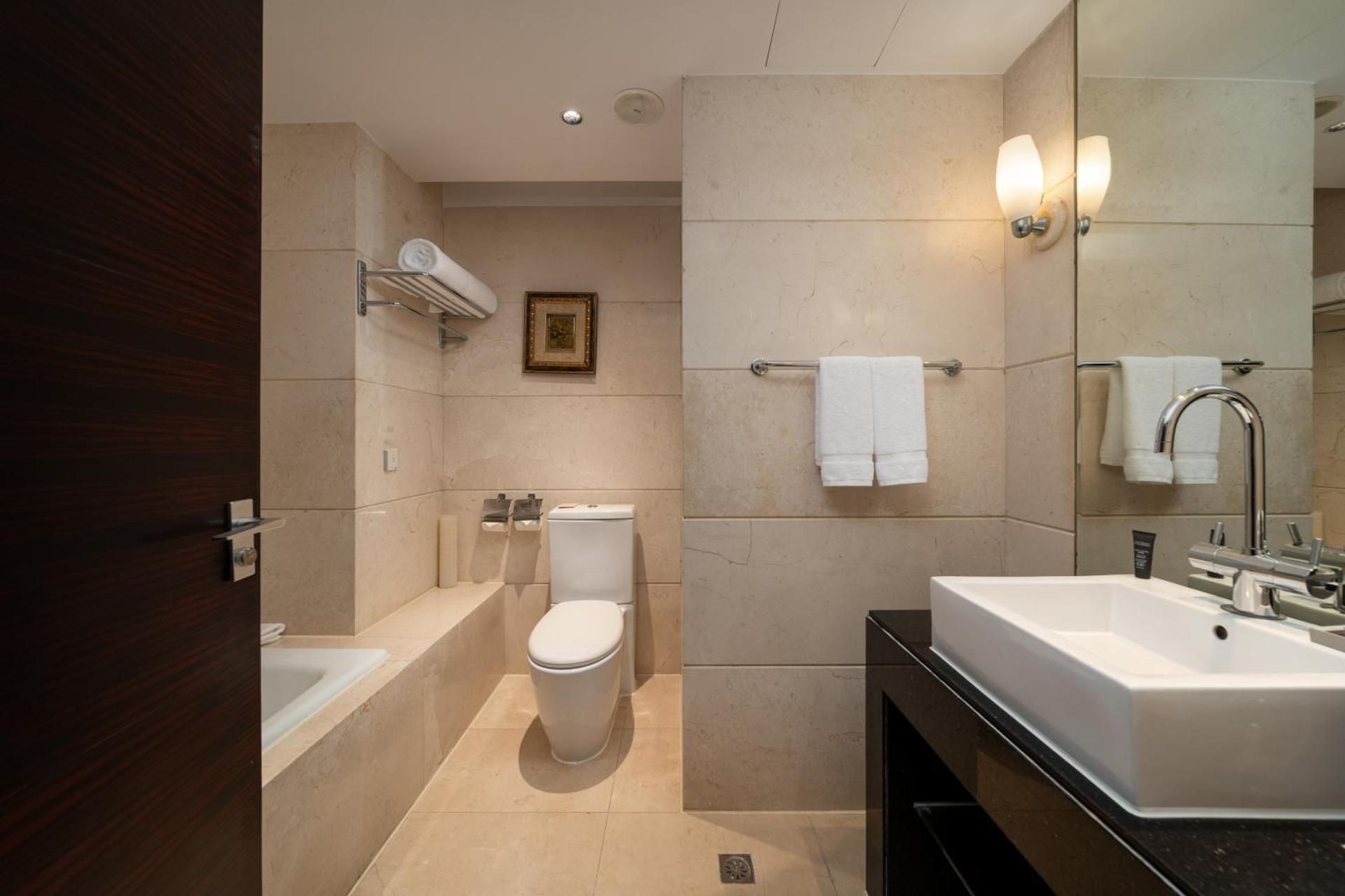 Standard King Room with City View