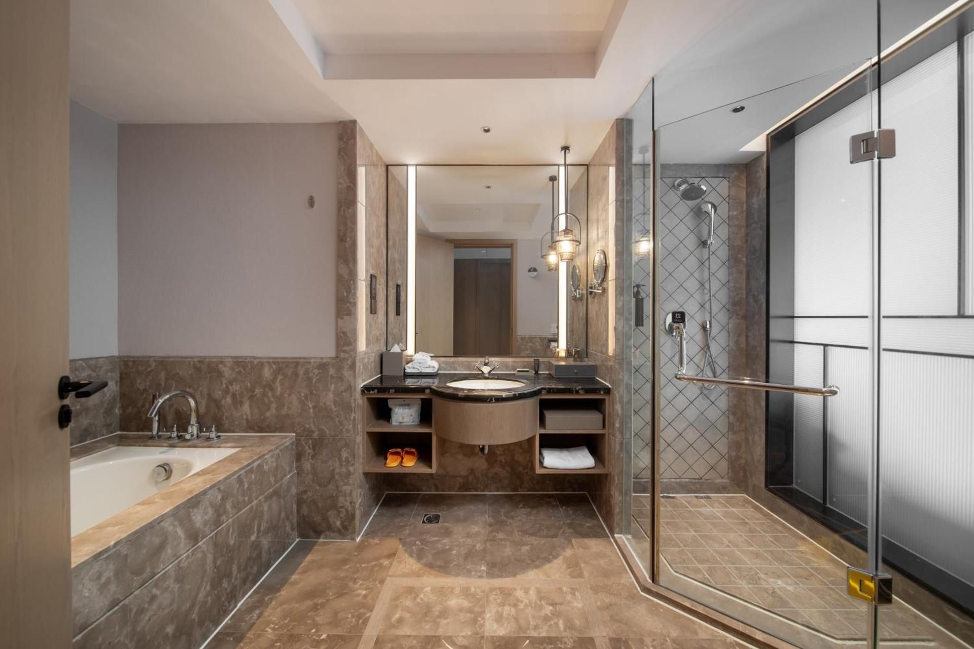 Family King Room with Lake View