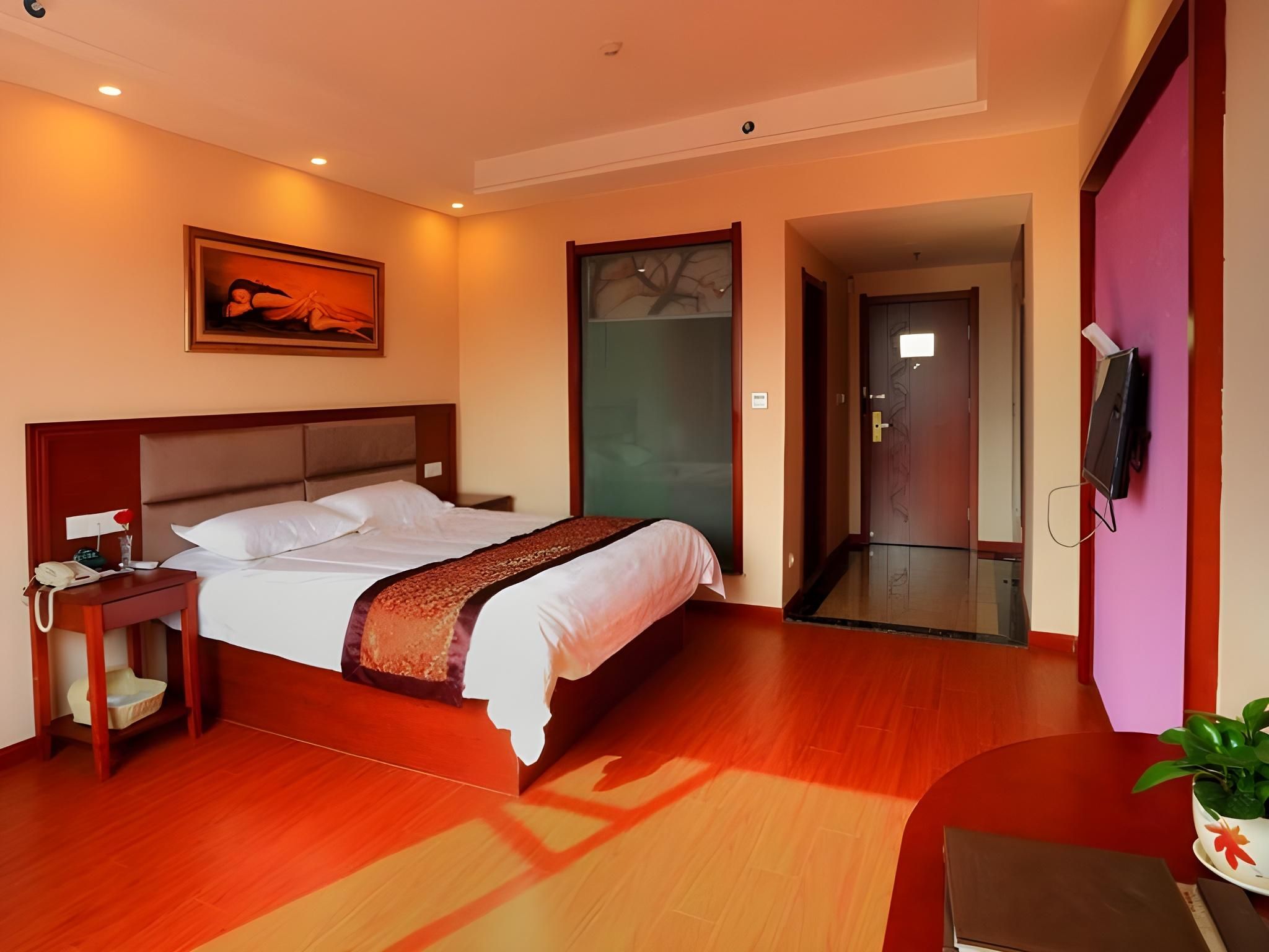 Hotel Queen Room