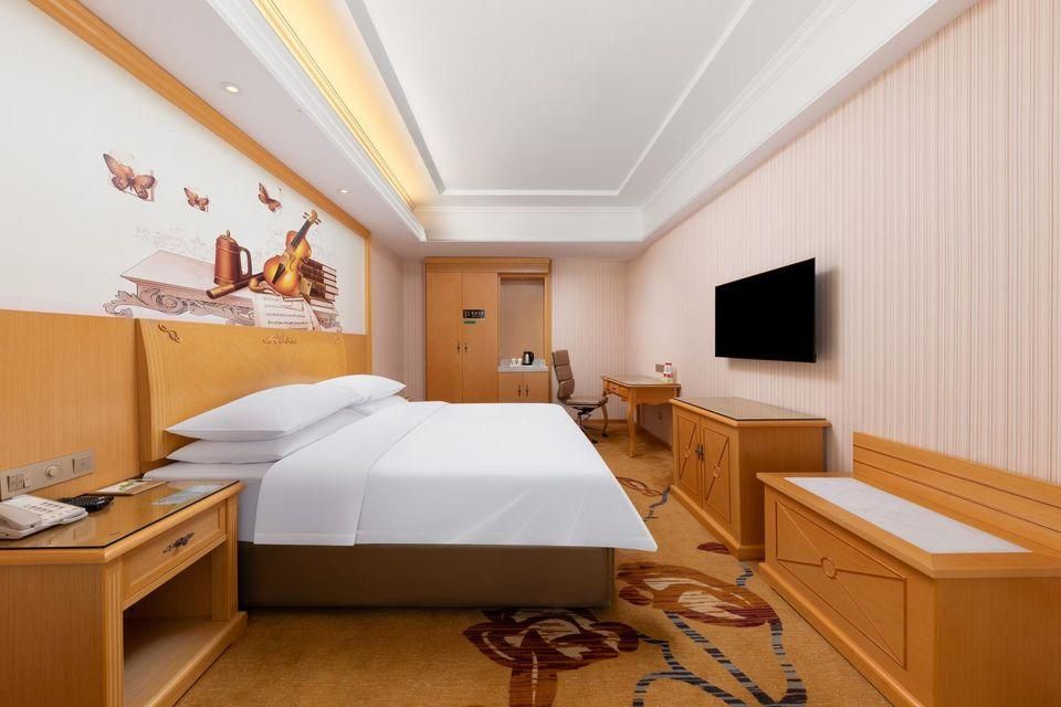 Vienna Hotel Jiangxi Jiujiang Happy City Business Suite
