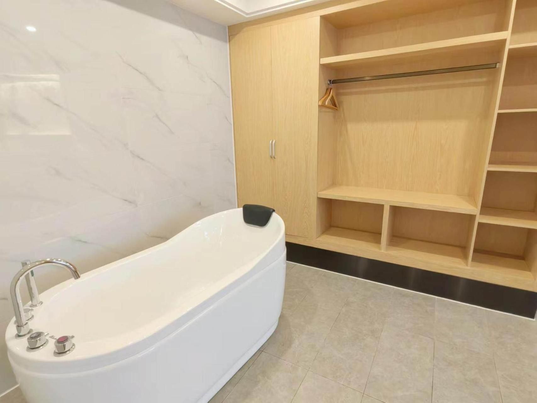 Honorable Suite