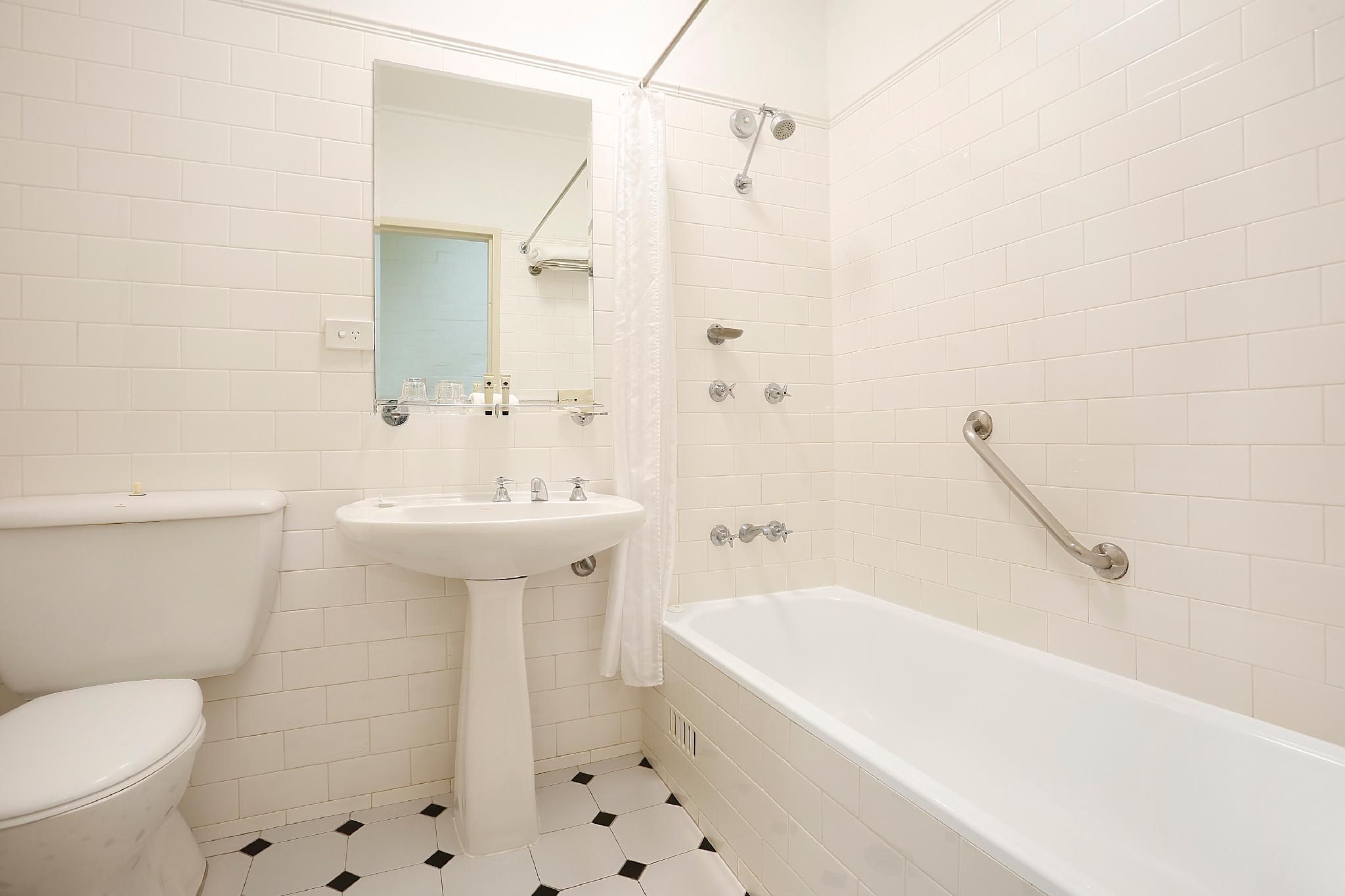 Briars Country Lodge Standard King Room