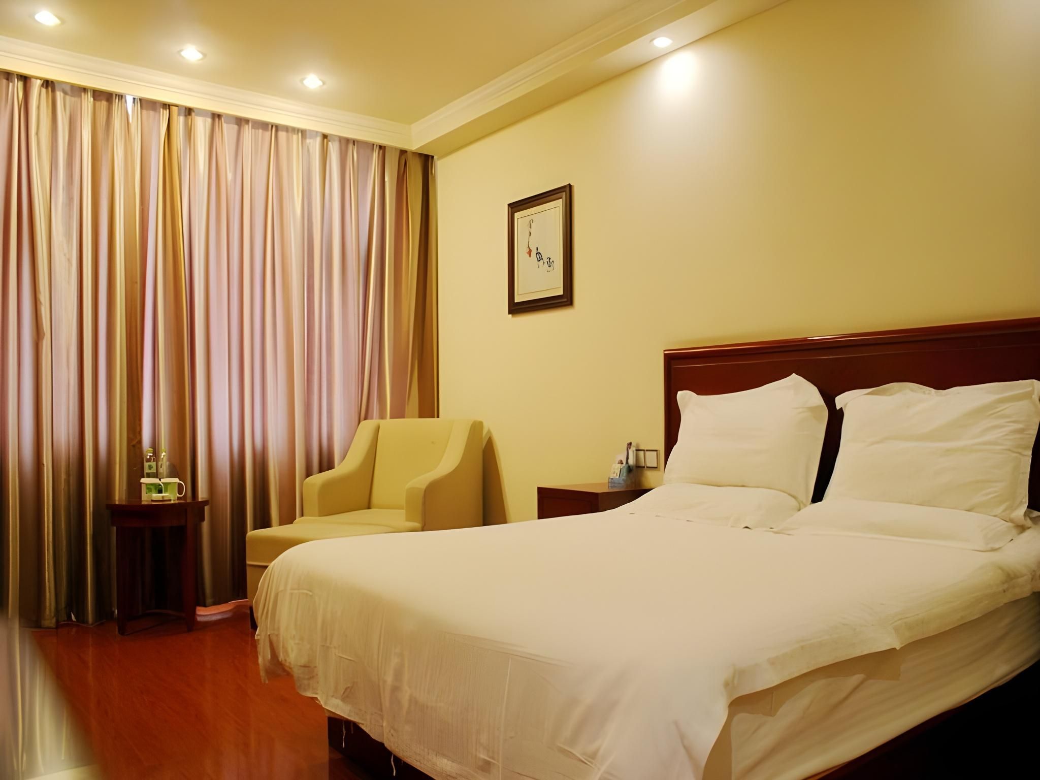 GreenTree Inn Jiujiang Shili Road Business Hotel GTR - Guest Room with One 1.8M Bed