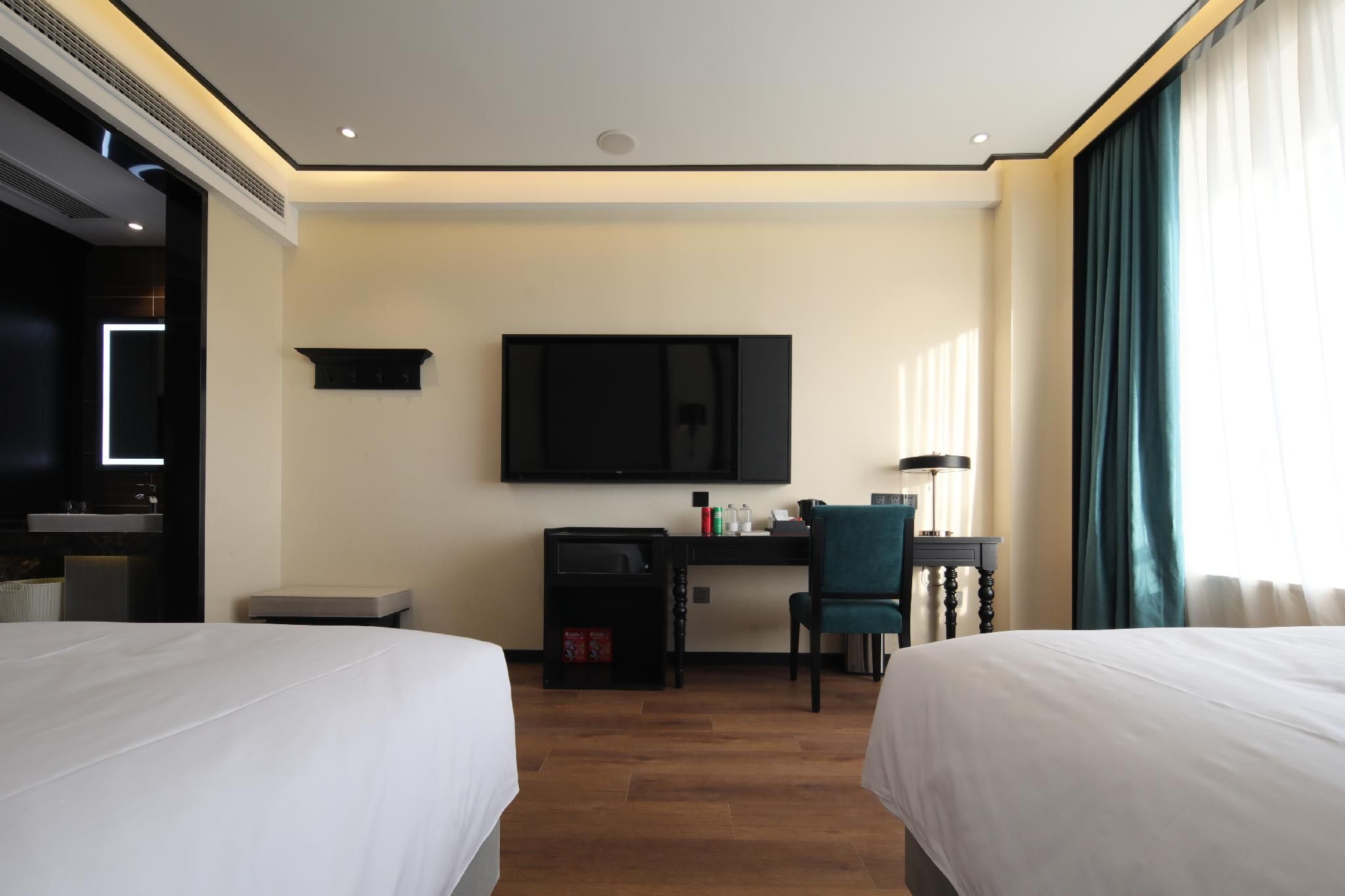 Huazhu - Deluxe Twin Room