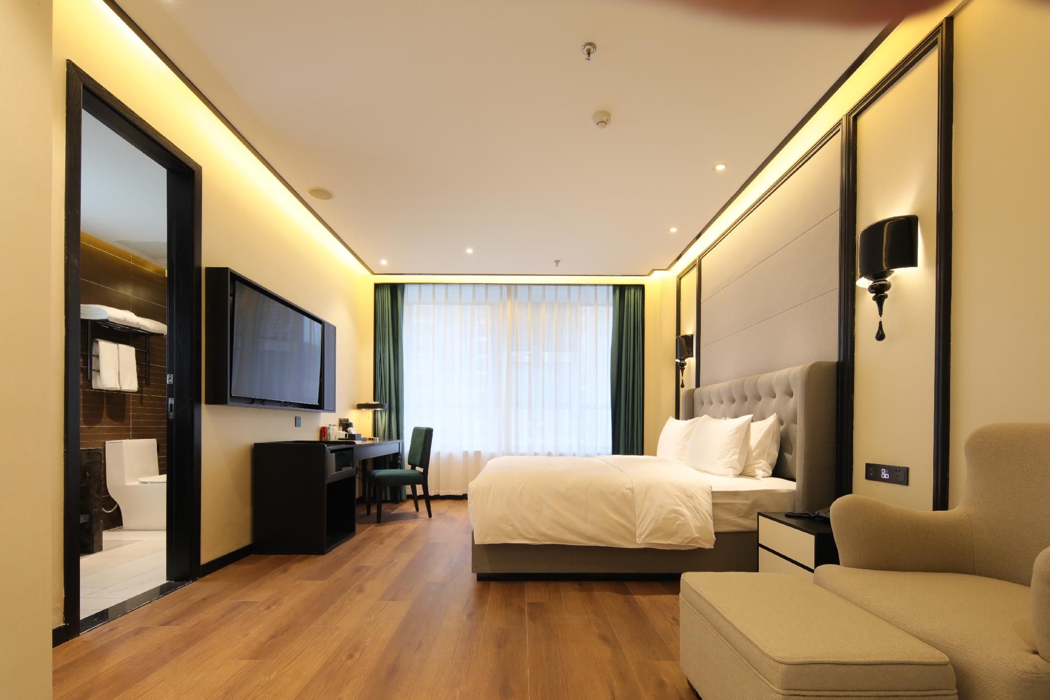 Huazhu - Deluxe Bed Room